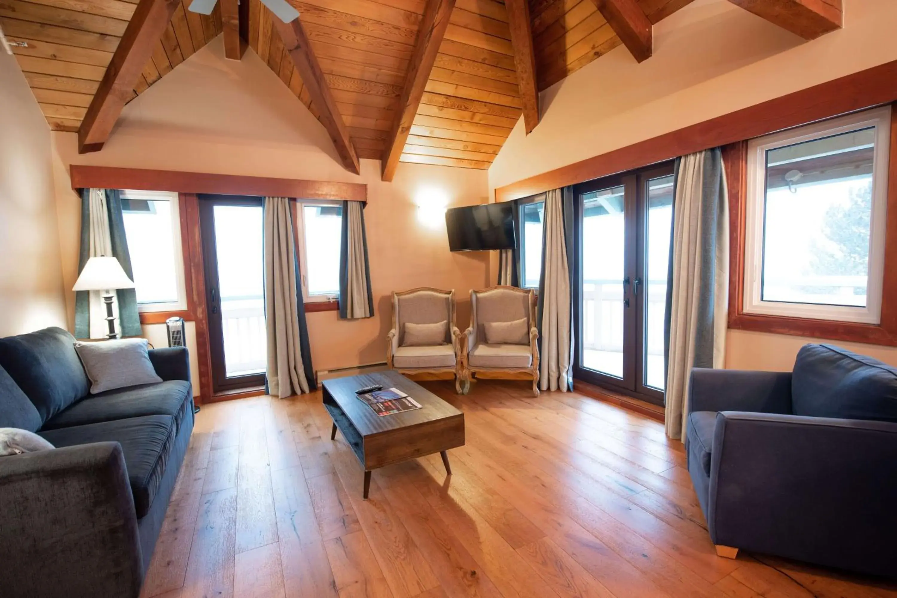 Living room in Painter's Lodge, Trademark Collection by Wyndham Living room in Painter's Lodge, Trademark Collection by Wyndham