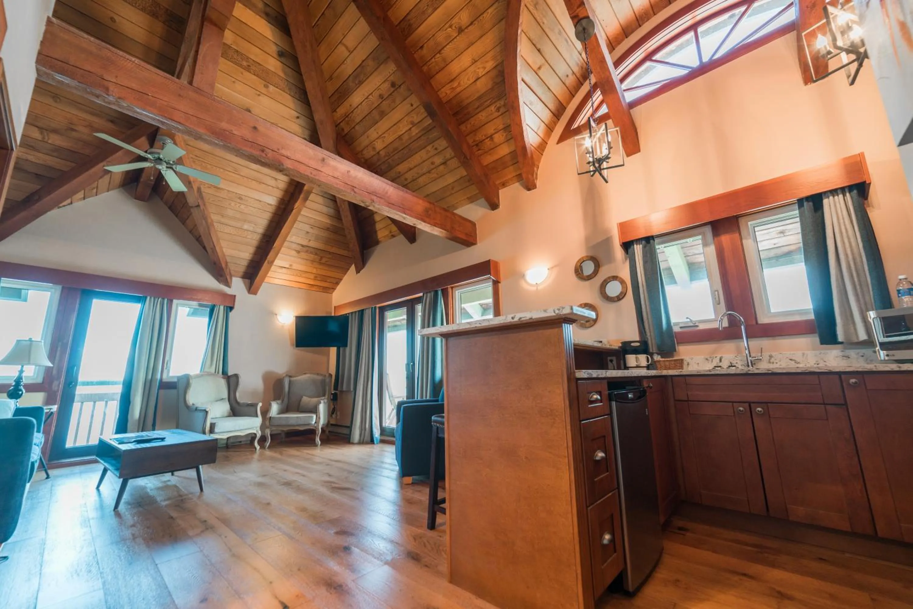 Kitchen or kitchenette in Painter's Lodge, Trademark Collection by Wyndham