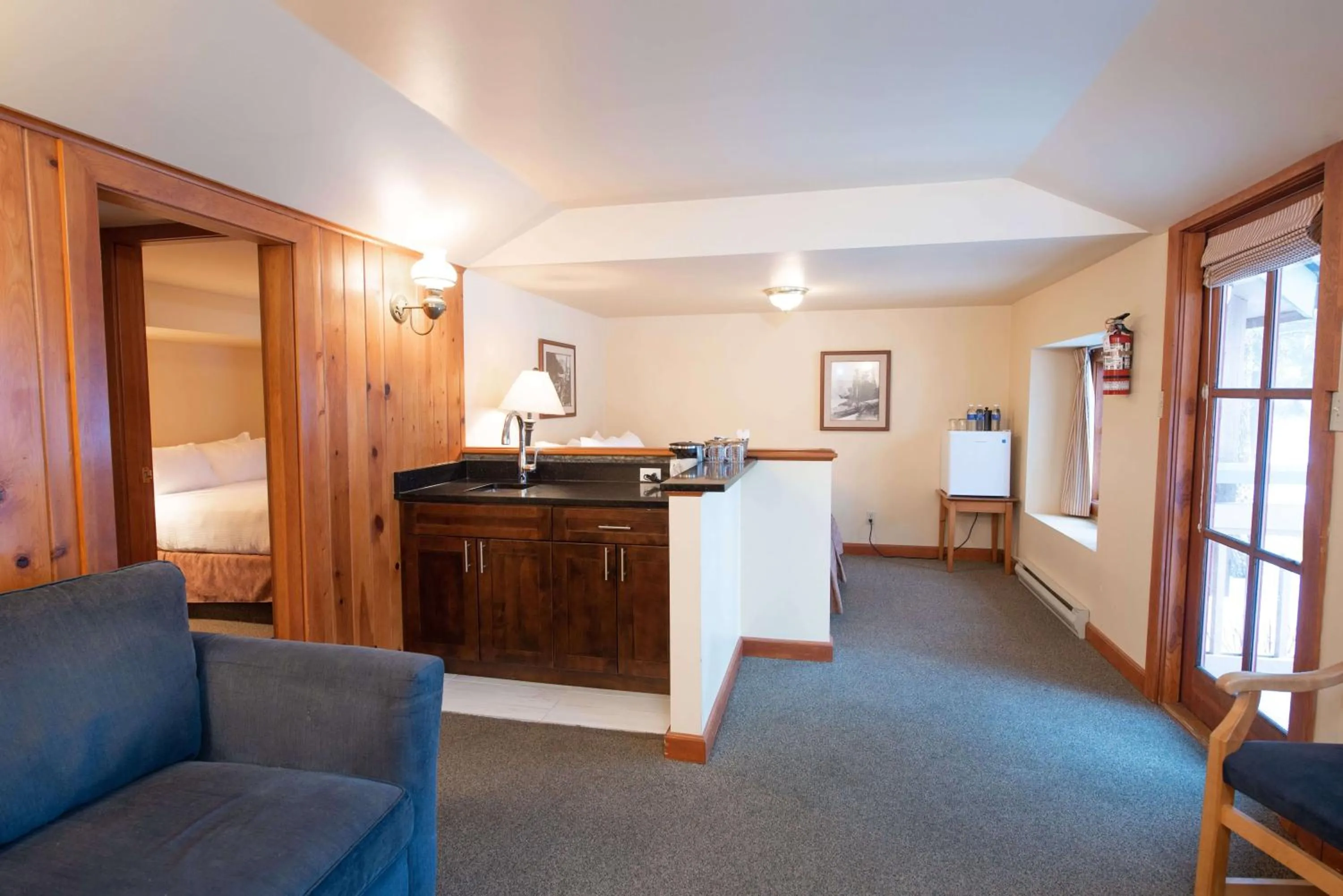 Kitchen or kitchenette in Painter's Lodge, Trademark Collection by Wyndham