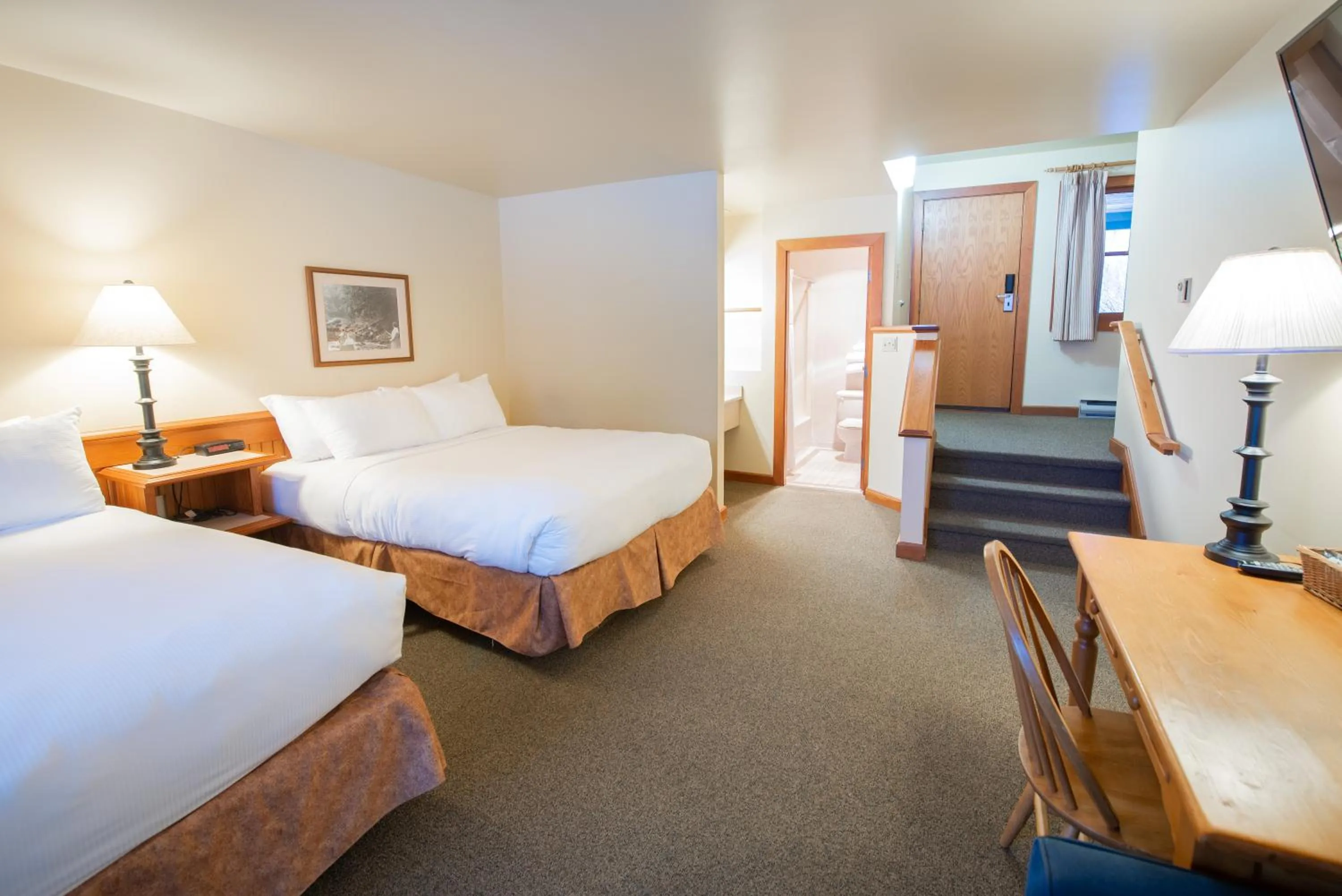 Photo of the whole room in Painter's Lodge, Trademark Collection by Wyndham