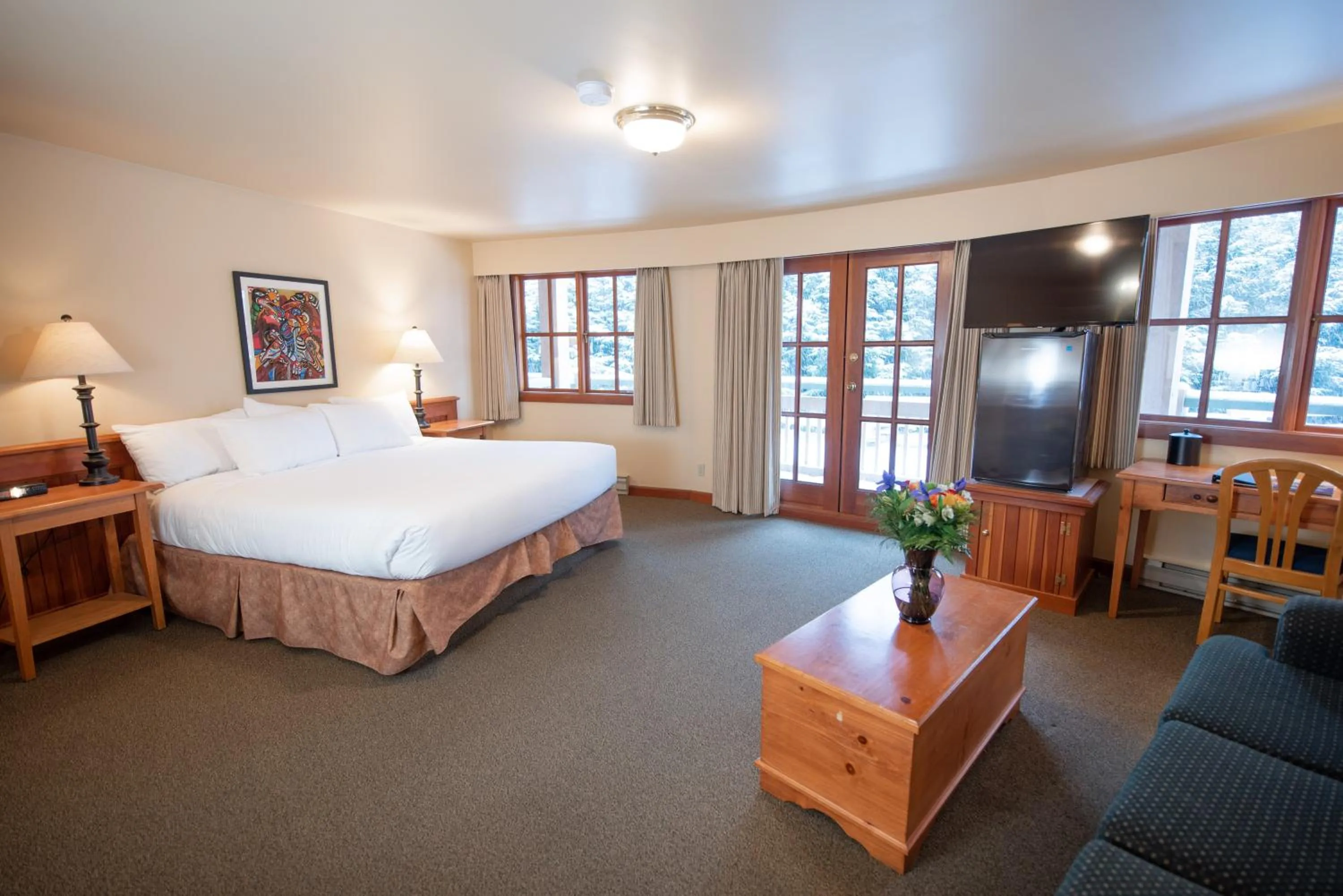 Photo of the whole room in Painter's Lodge, Trademark Collection by Wyndham