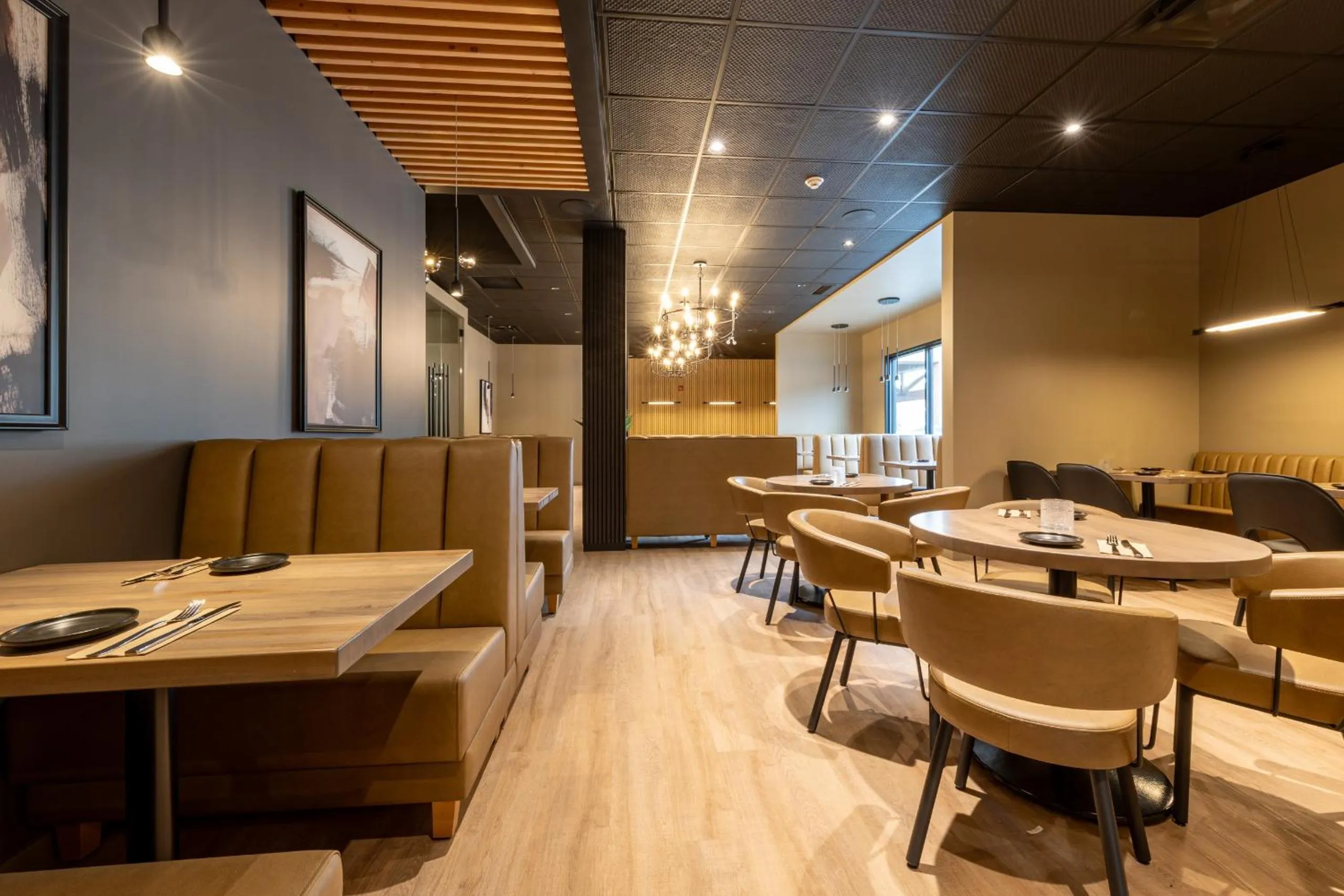 Restaurant/places to eat in Prestige Golden Hotel