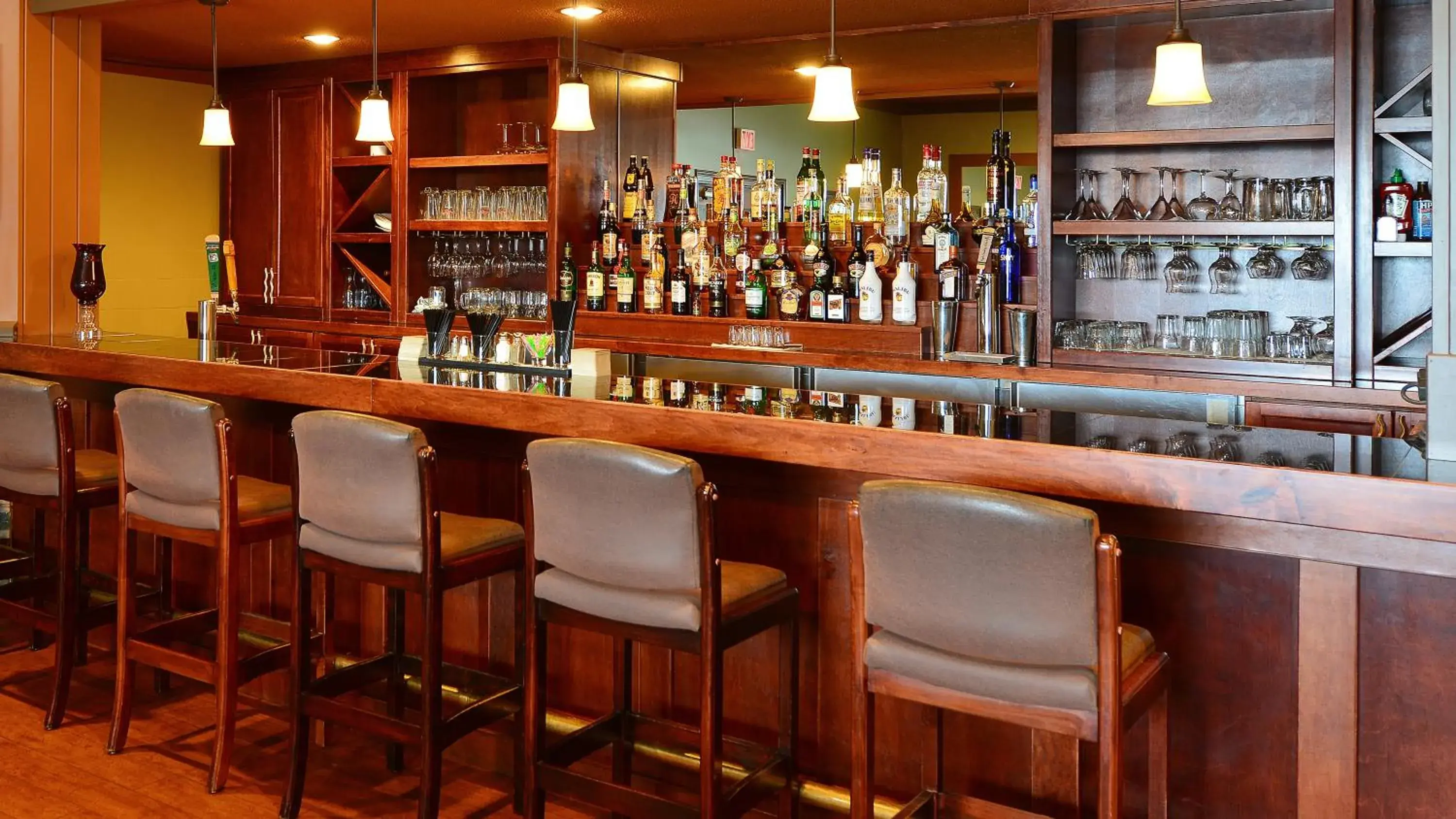 Lounge or bar in Prestige Inn Golden Lounge or bar in Prestige Inn Golden