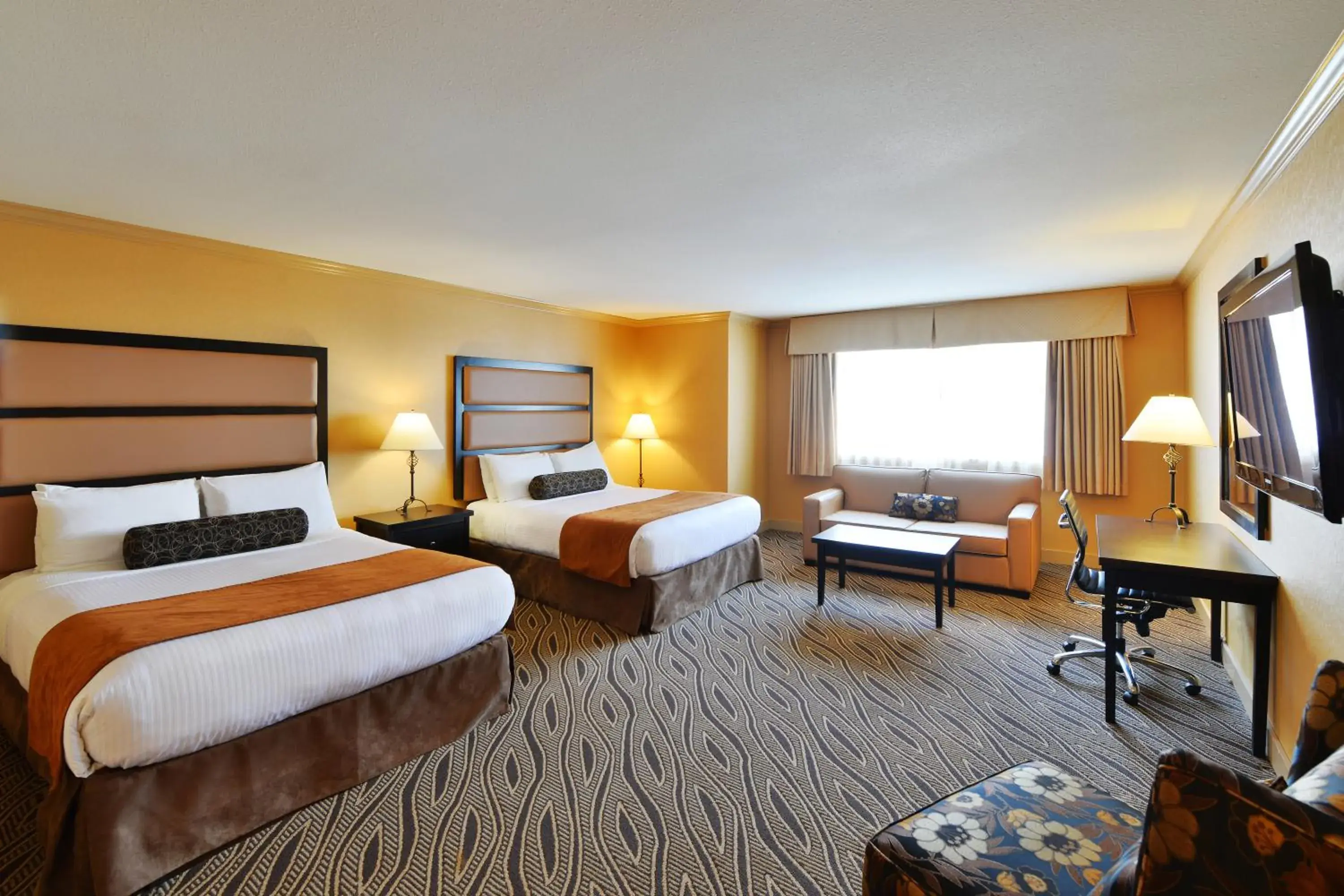 Bed in Prestige Inn Golden Bed in Prestige Inn Golden