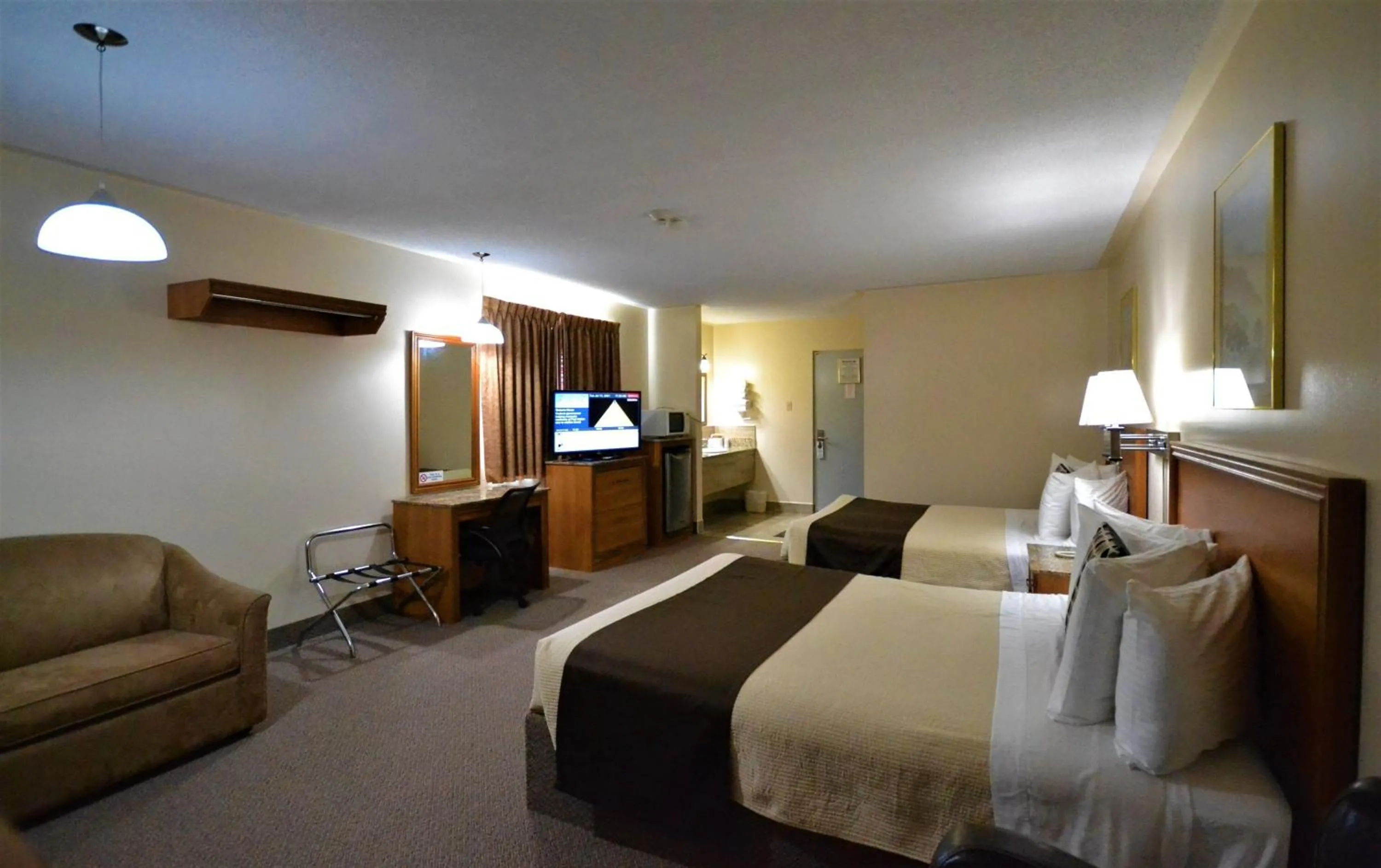 Bedroom, Bed in Newmarket Inn