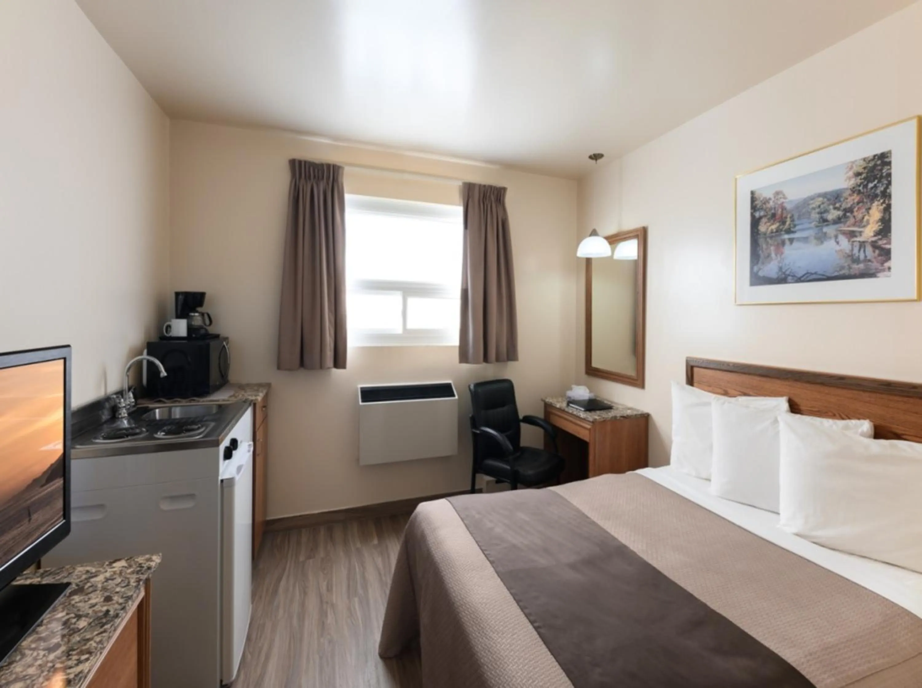 Bedroom, Bed in Newmarket Inn