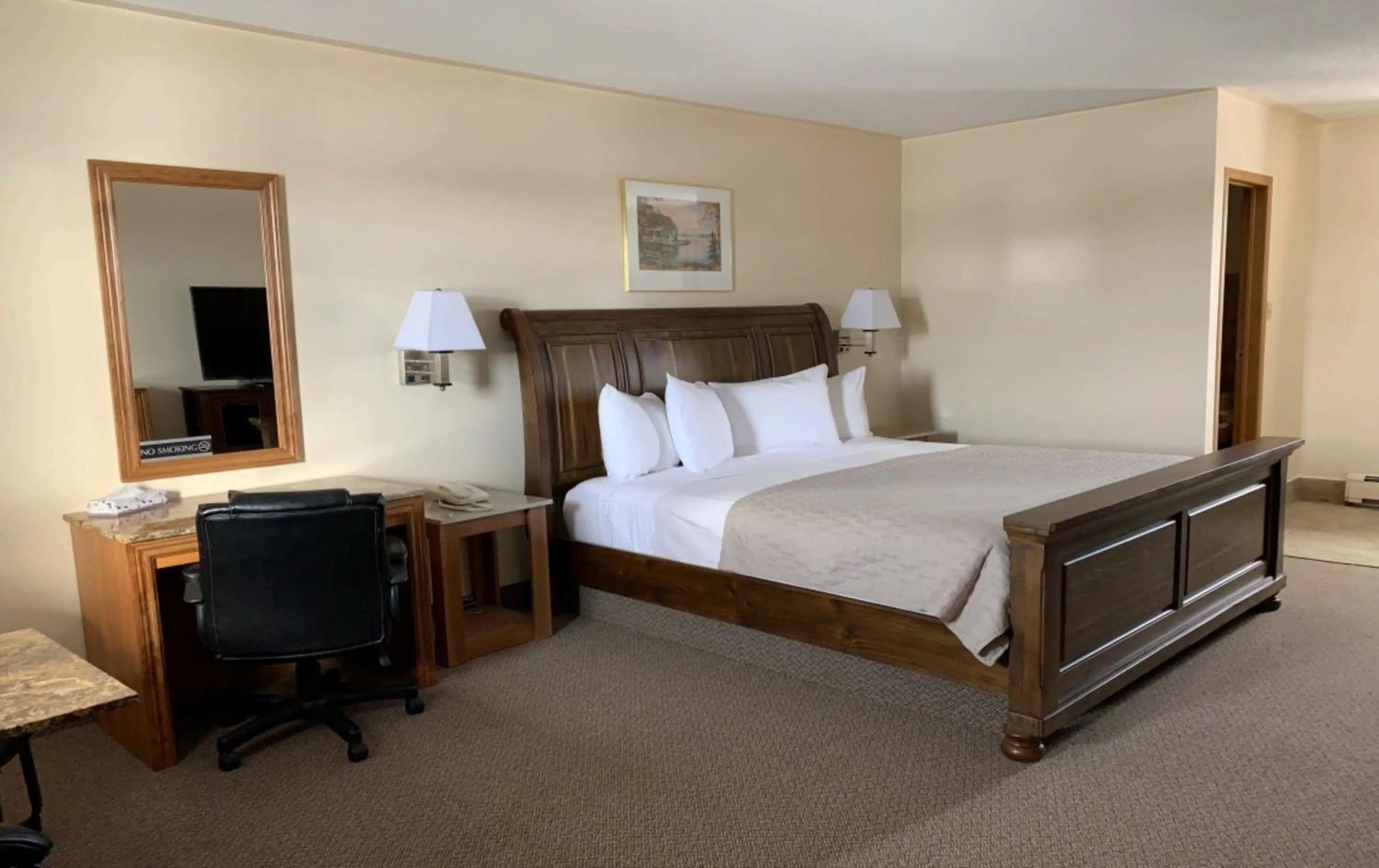 Bedroom, Bed in Newmarket Inn