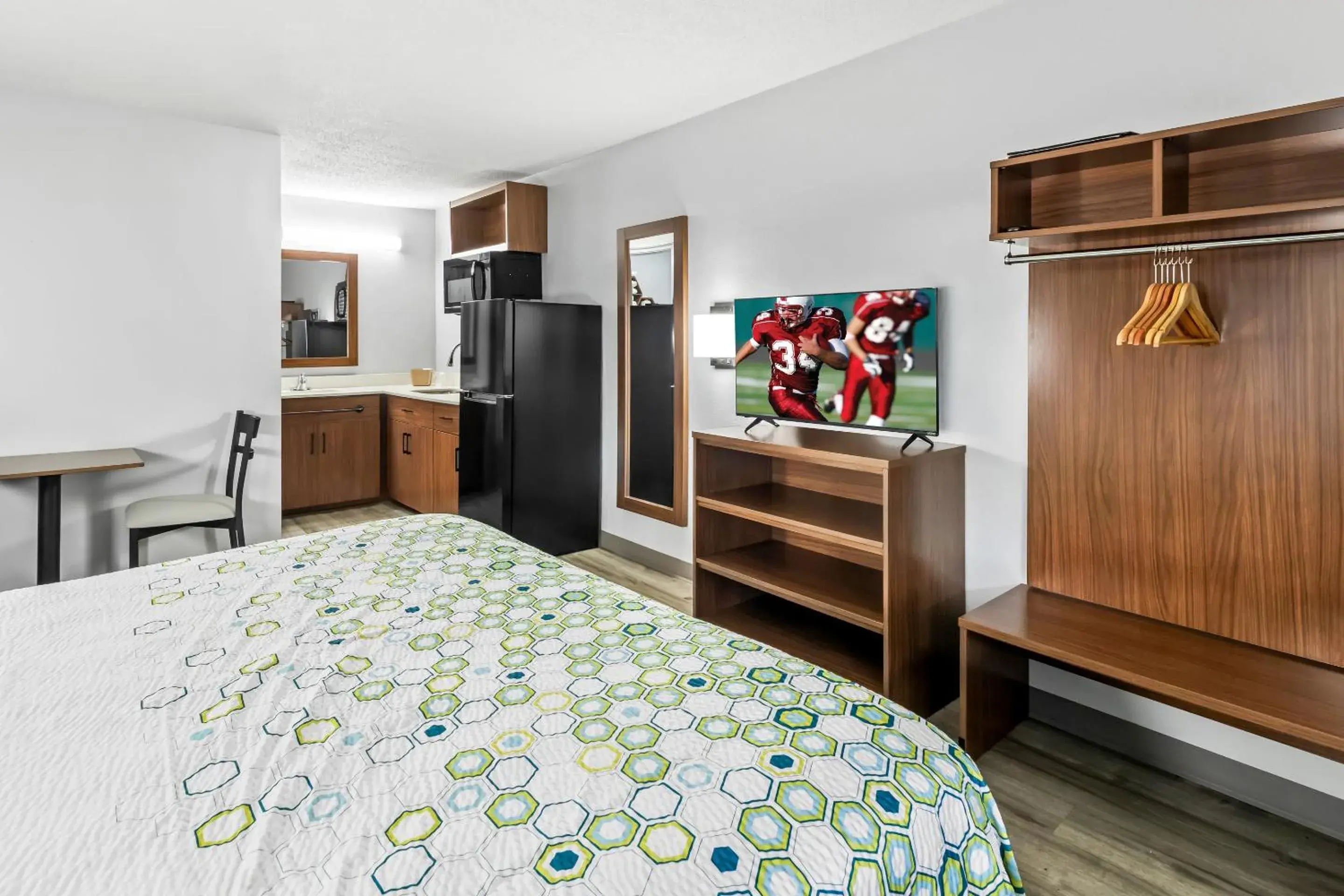 Bed in HomeTowne Studios by Red Roof Florence, KY-Cincinnati Airport Bed in HomeTowne Studios by Red Roof Florence, KY-Cincinnati Airport