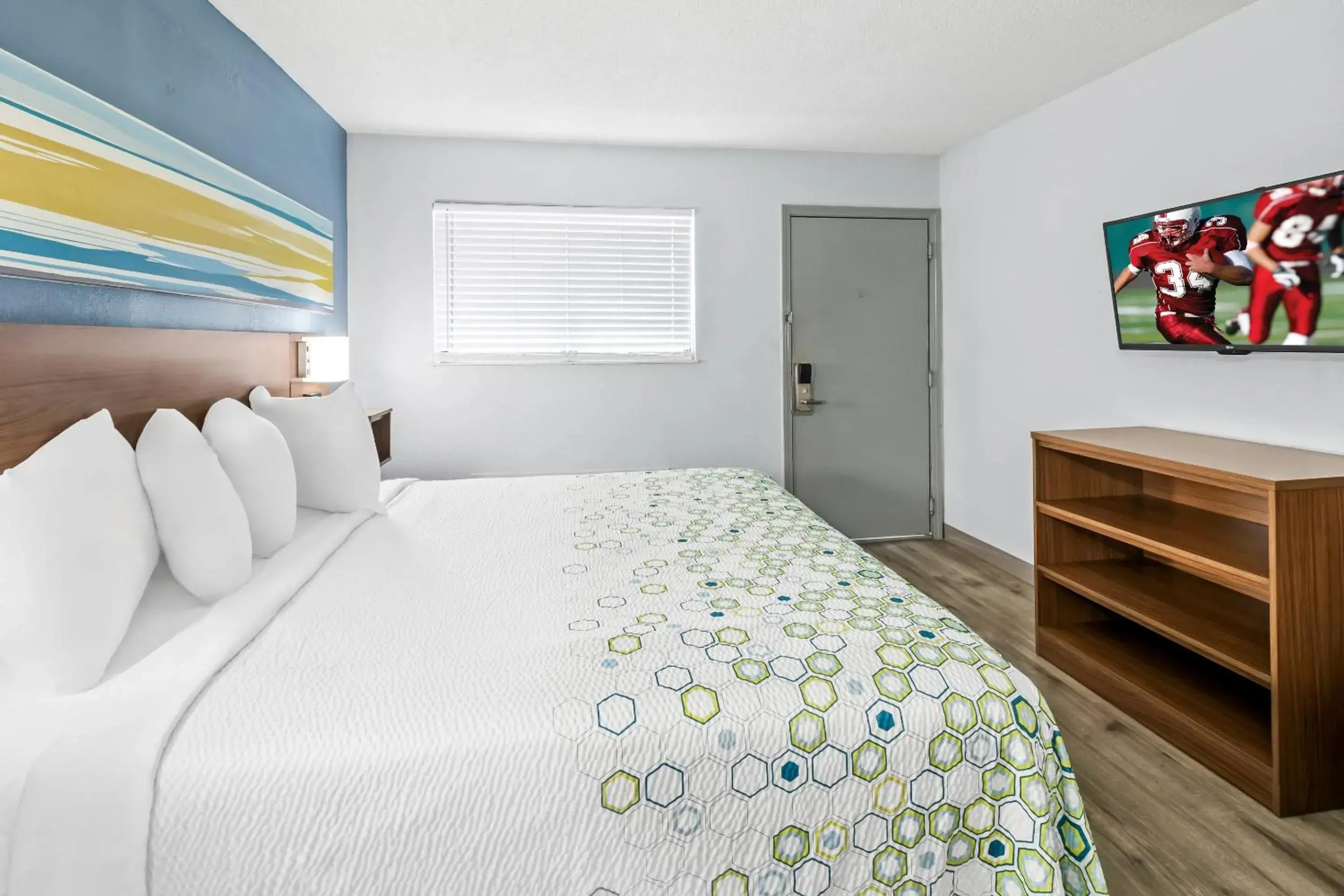 Bed in HomeTowne Studios by Red Roof Florence, KY-Cincinnati Airport Bed in HomeTowne Studios by Red Roof Florence, KY-Cincinnati Airport