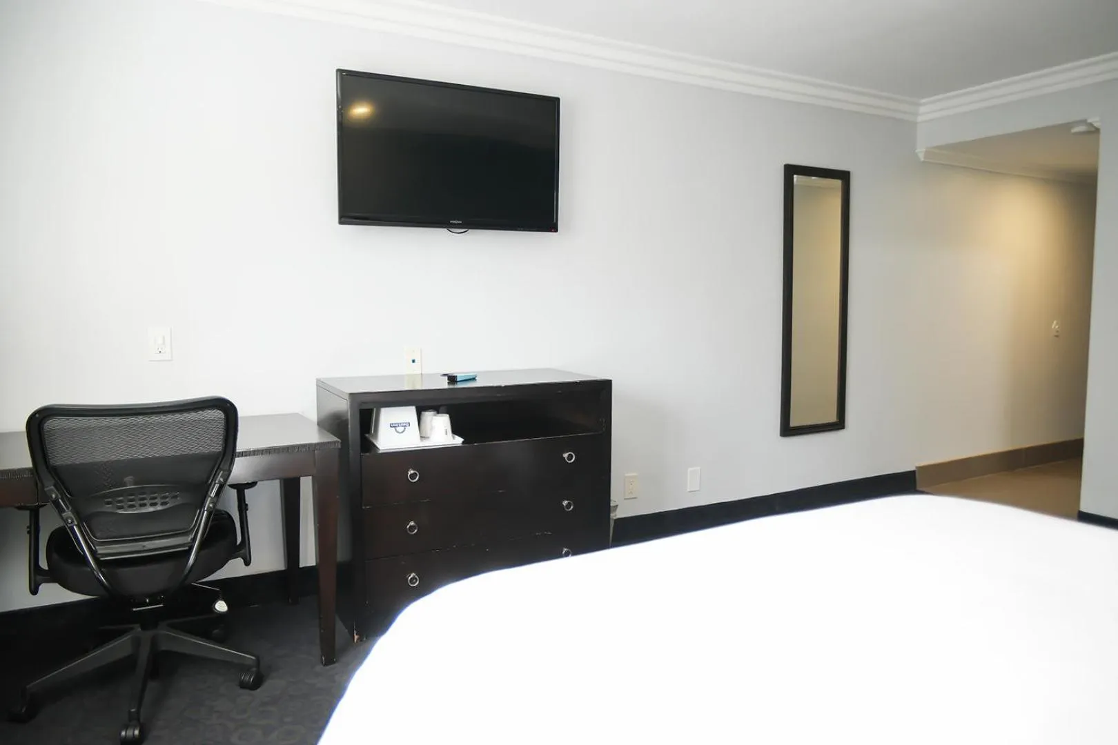 TV and multimedia, Bed in Days Inn by Wyndham West Covina