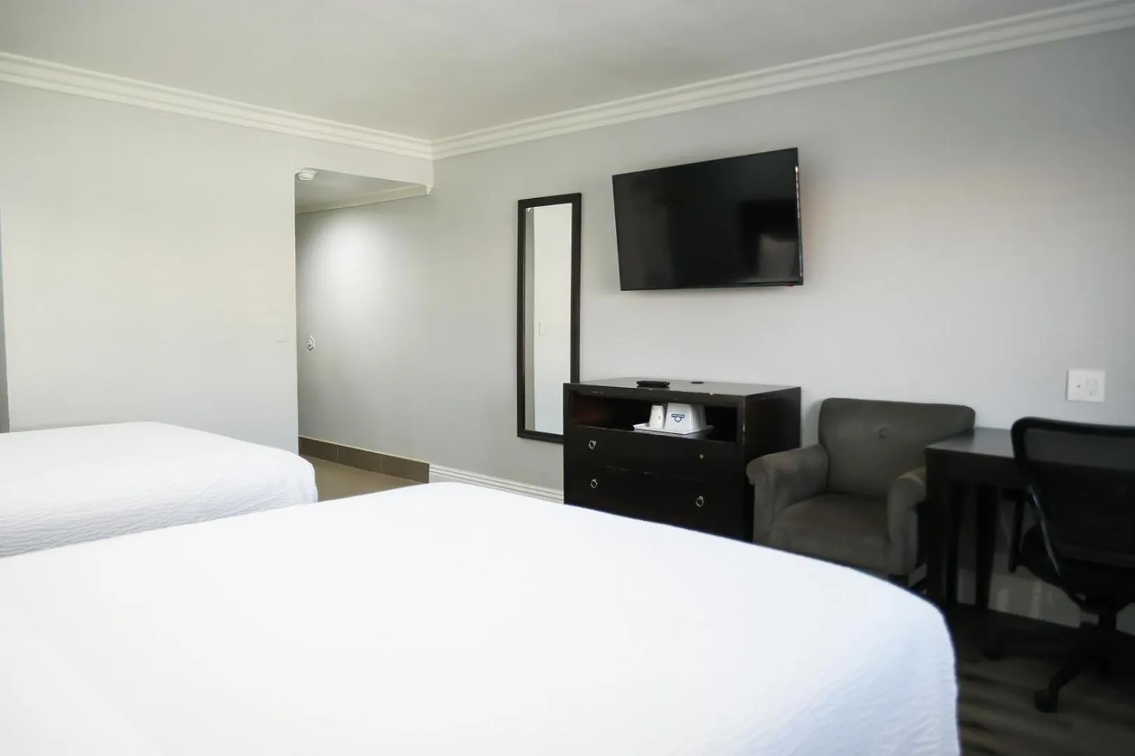 TV and multimedia, Bed in Days Inn by Wyndham West Covina