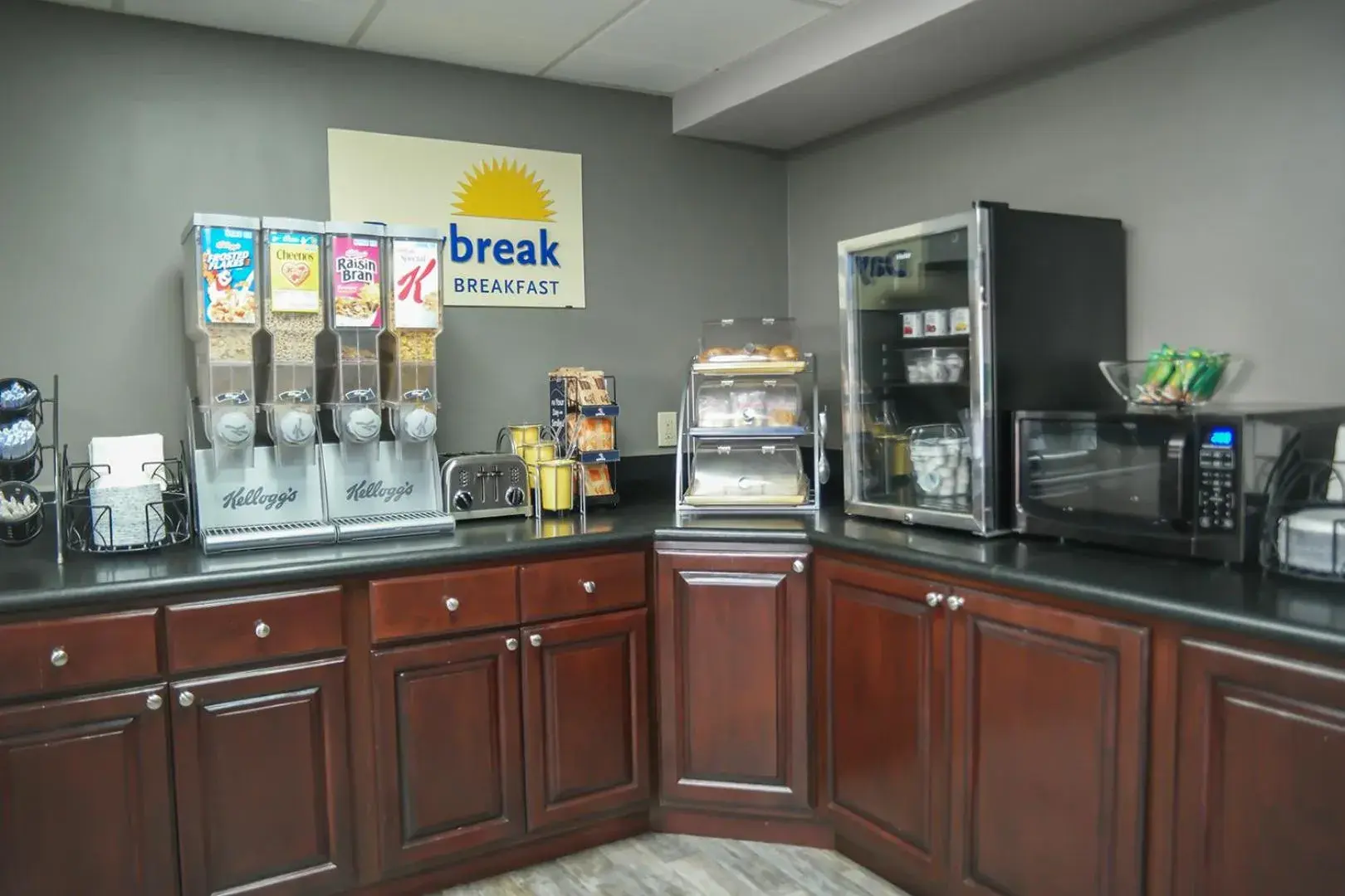 Breakfast in Days Inn by Wyndham West Covina Breakfast in Days Inn by Wyndham West Covina