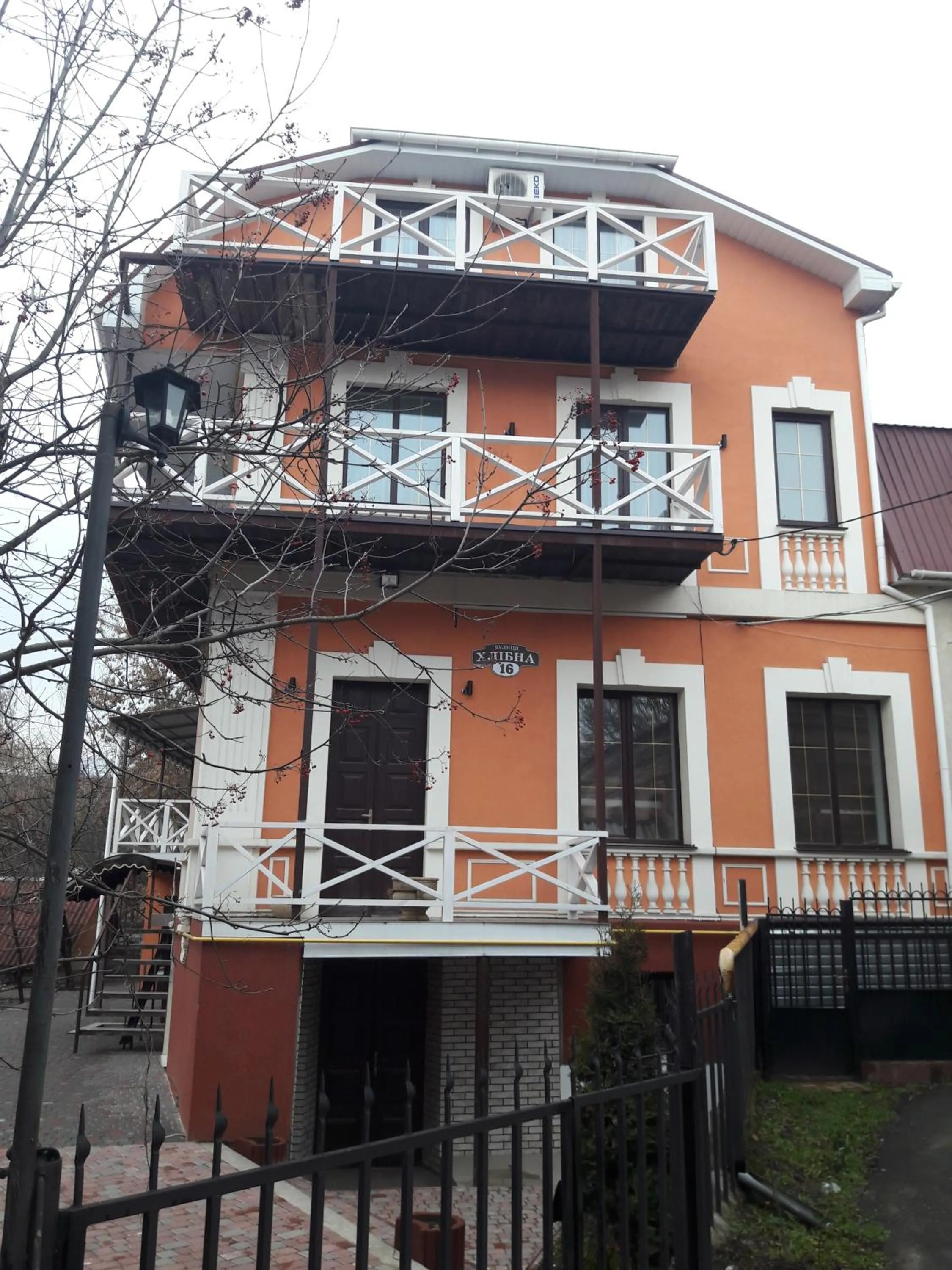 Facade/entrance in SWEET hostel