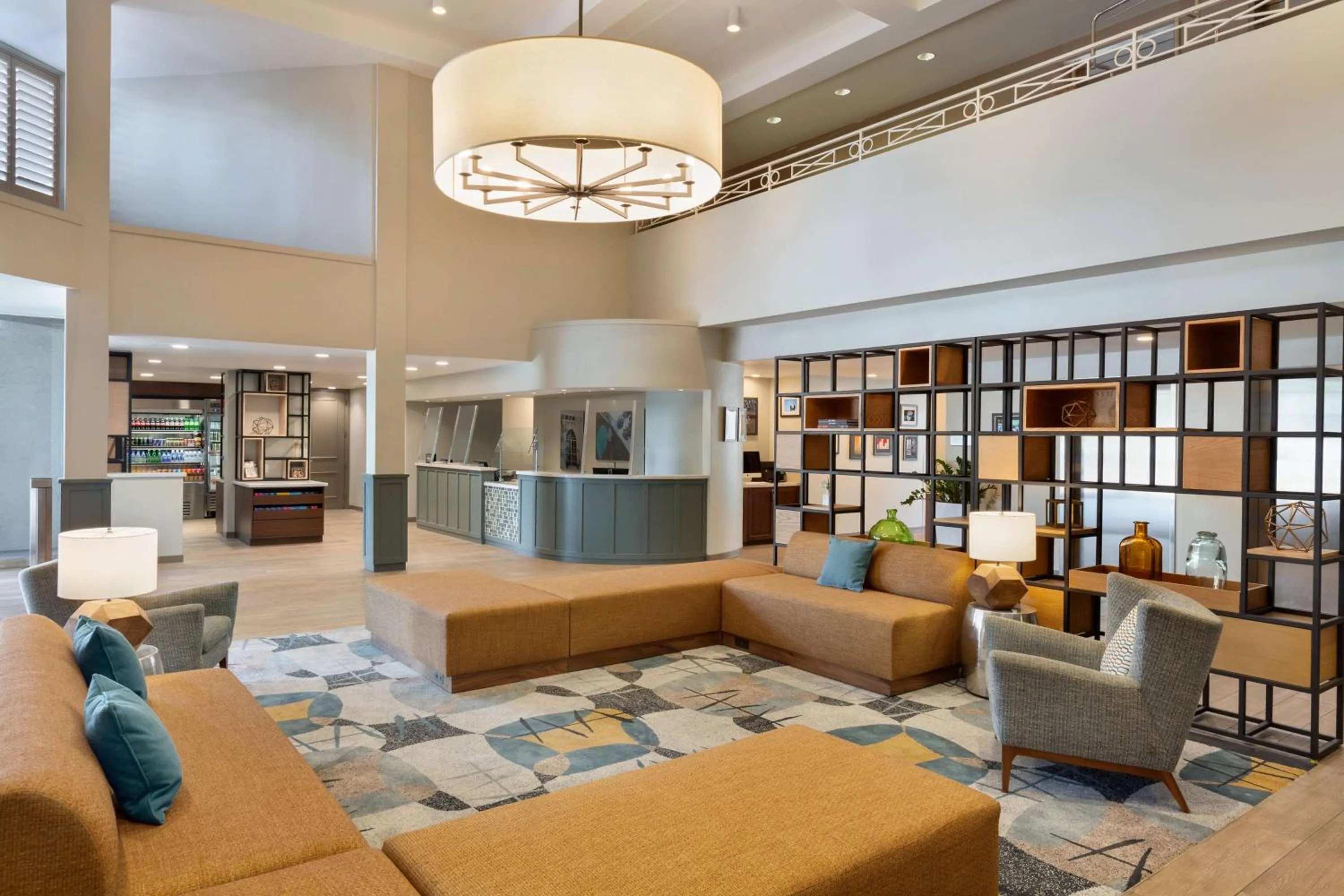 Lobby or reception in DoubleTree by Hilton Campbell - Pruneyard Plaza