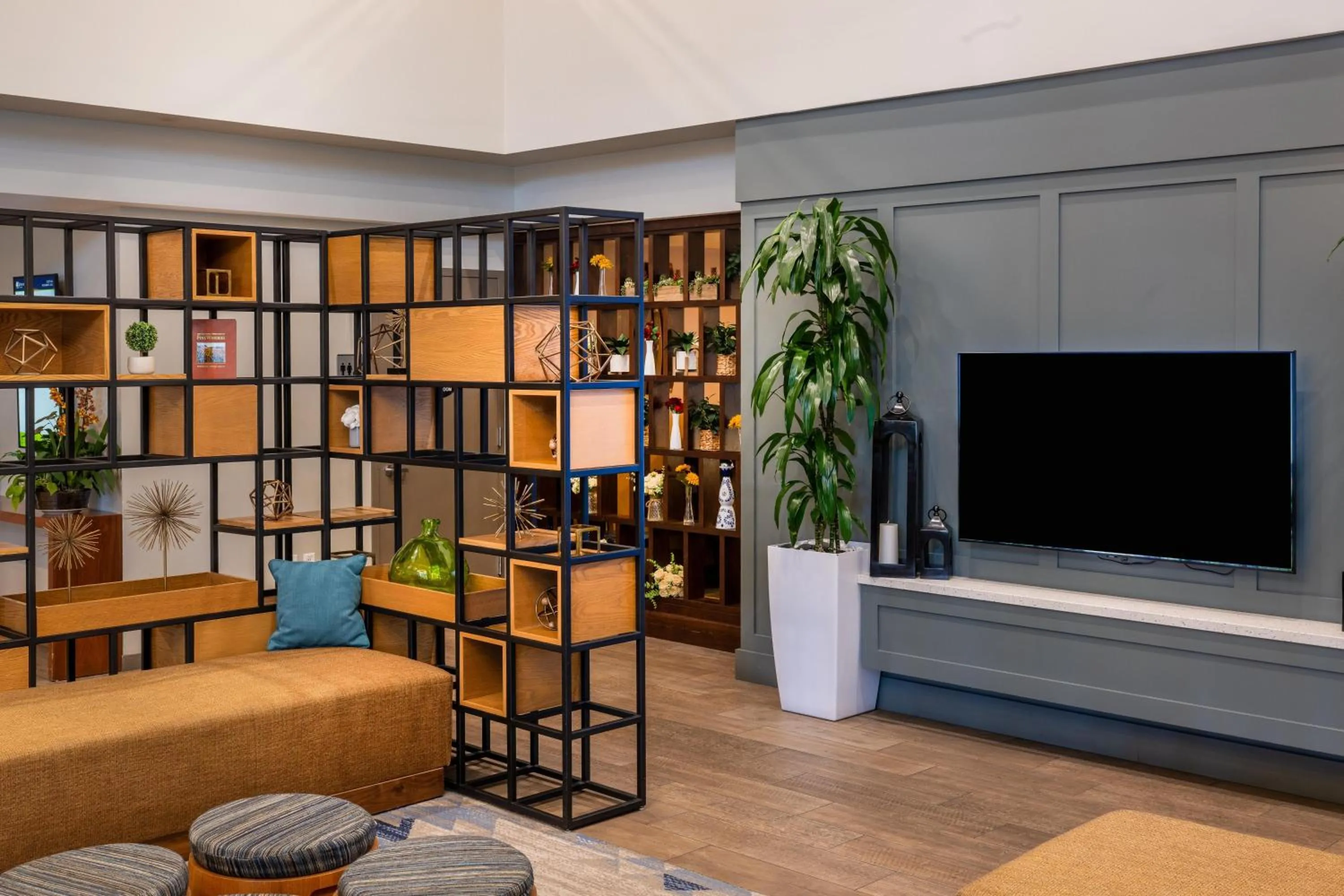 Lobby or reception in DoubleTree by Hilton Campbell - Pruneyard Plaza