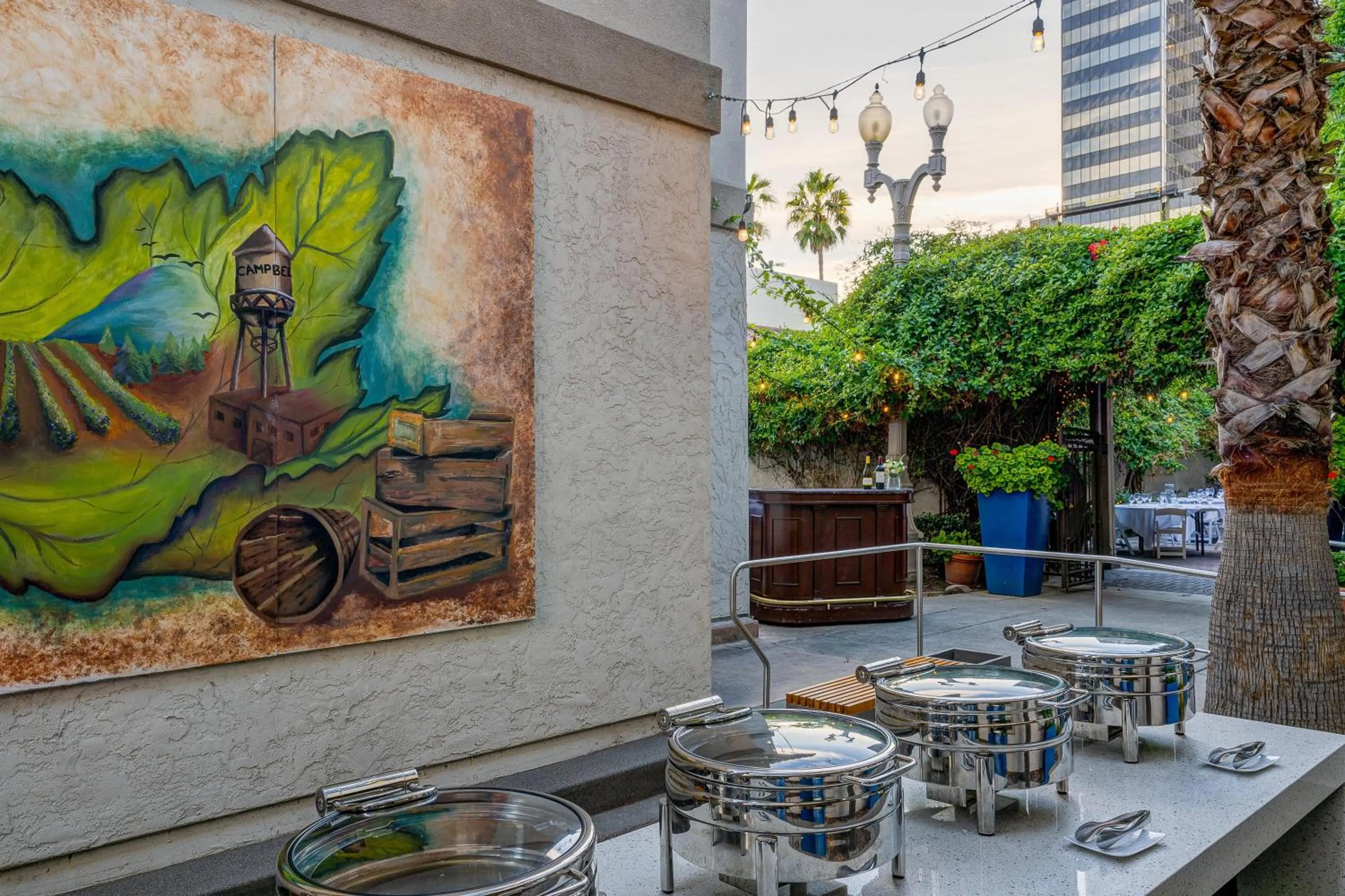 Inner courtyard view in DoubleTree by Hilton Campbell - Pruneyard Plaza