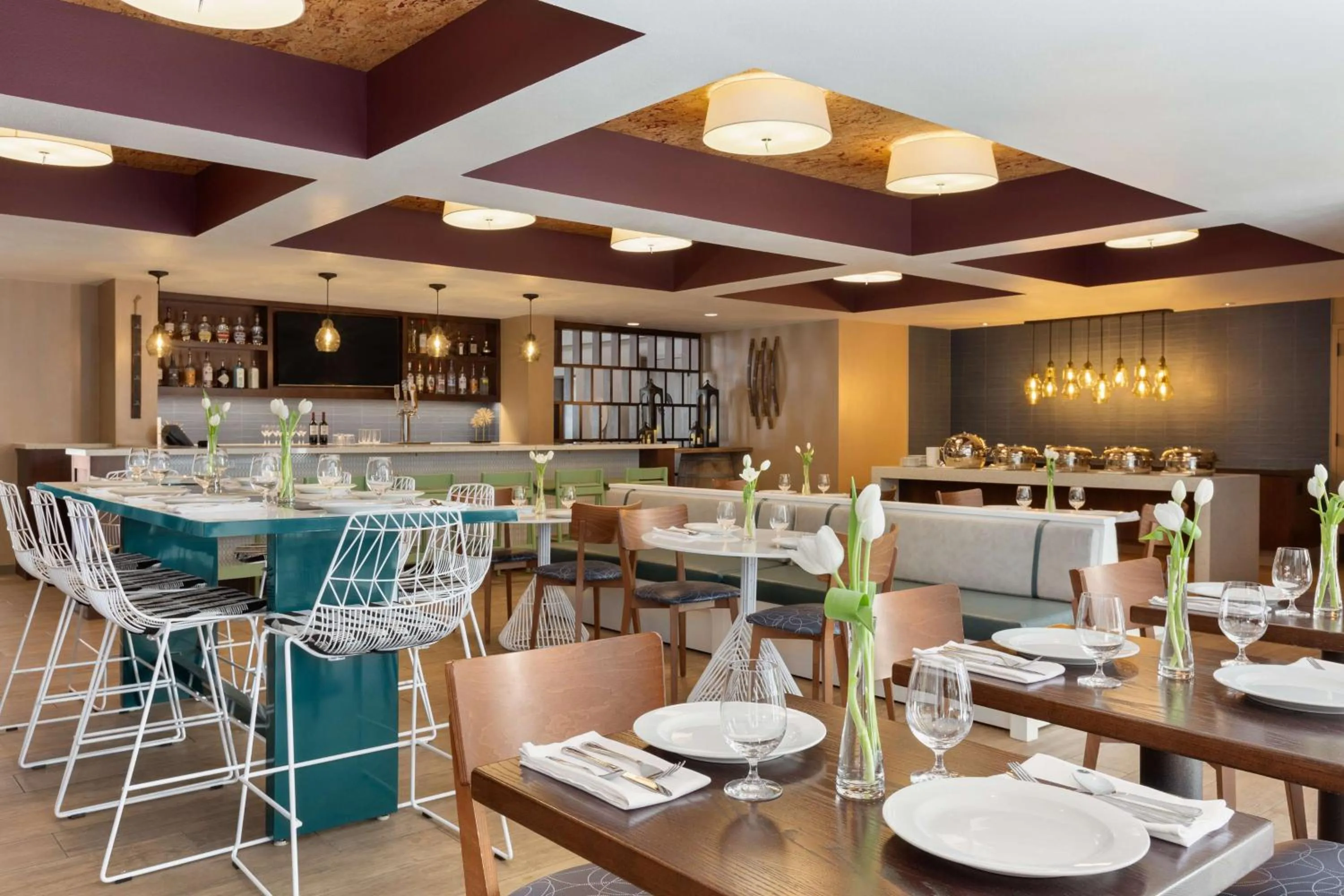 Restaurant/places to eat in DoubleTree by Hilton Campbell - Pruneyard Plaza