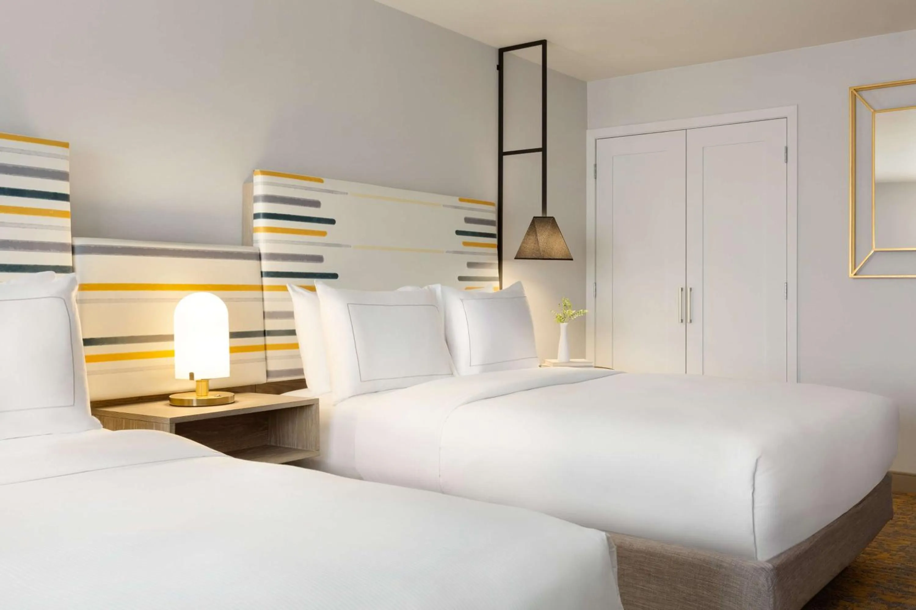 Bed in DoubleTree by Hilton Campbell - Pruneyard Plaza