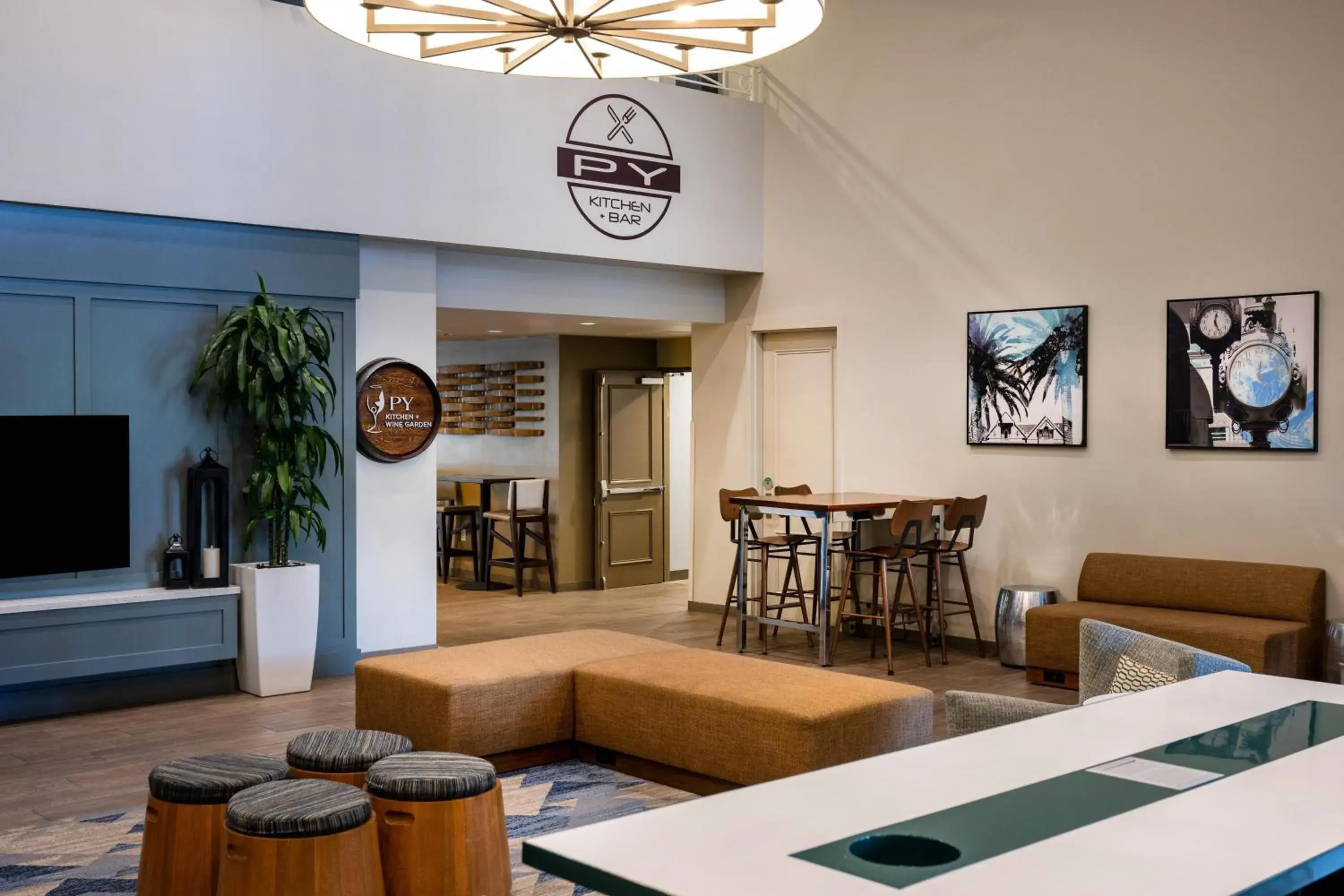Restaurant/places to eat in DoubleTree by Hilton Campbell - Pruneyard Plaza Restaurant/places to eat in DoubleTree by Hilton Campbell - Pruneyard Plaza