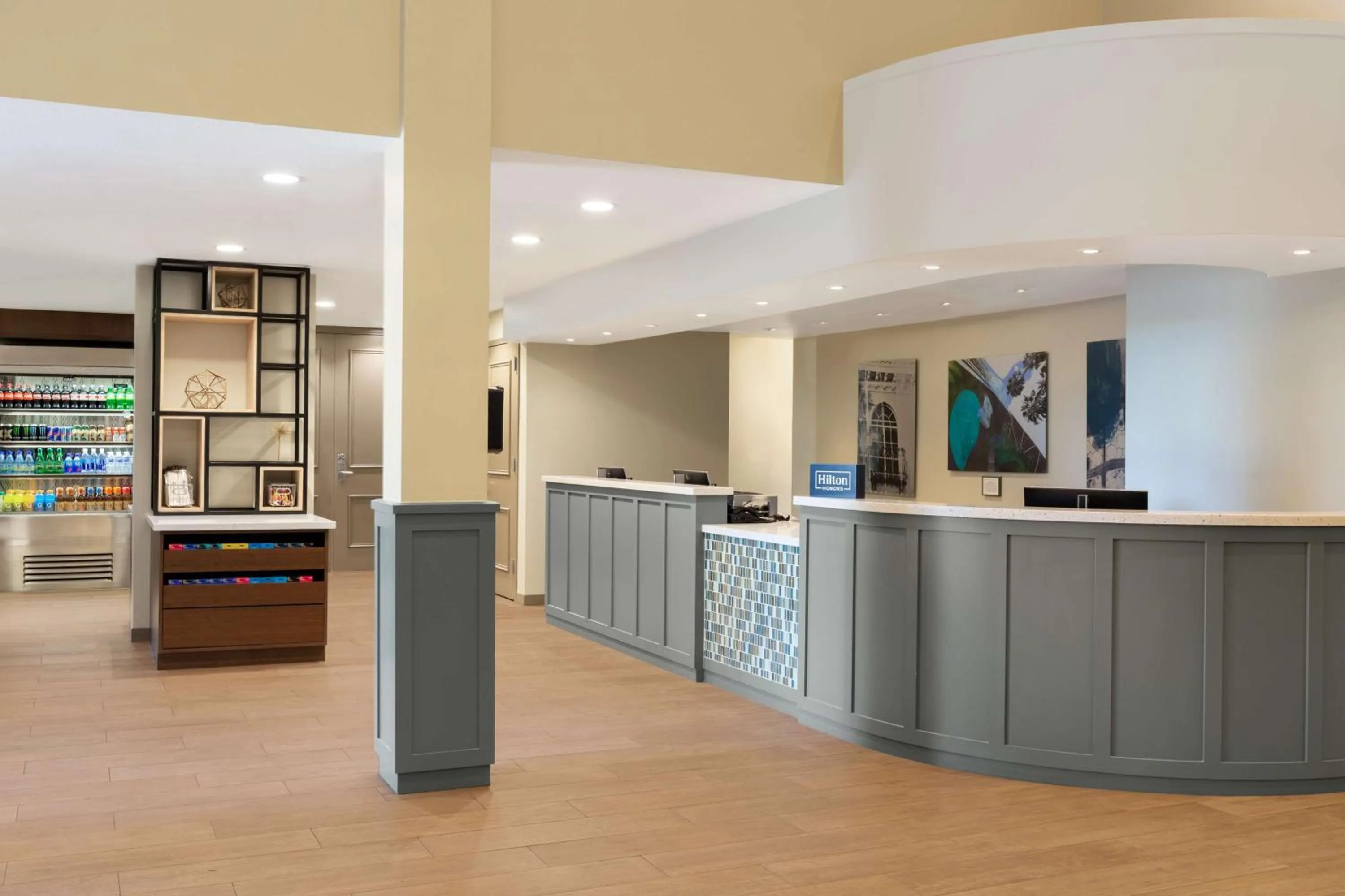 Lobby or reception in DoubleTree by Hilton Campbell - Pruneyard Plaza