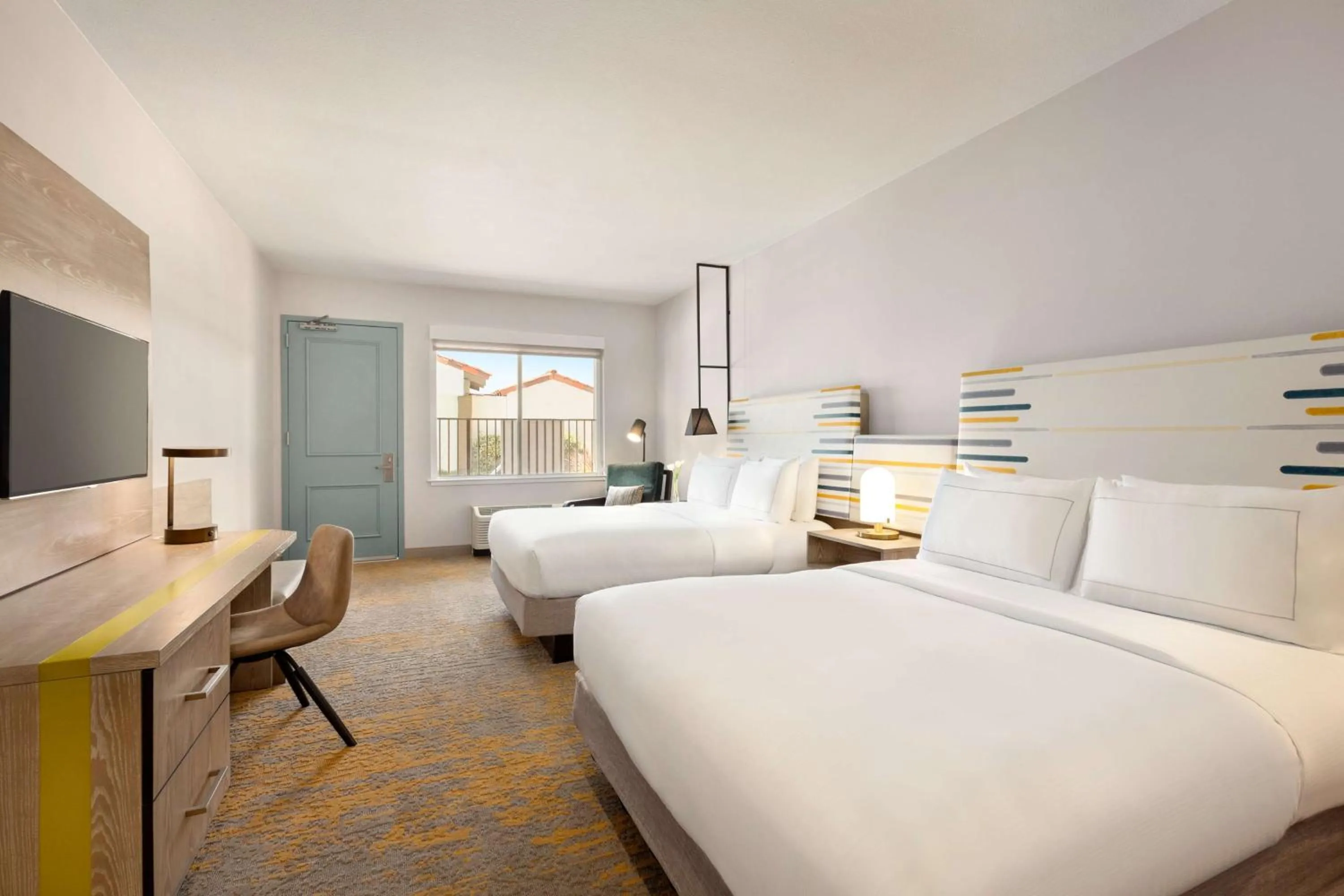 Bedroom, Bed in DoubleTree by Hilton Campbell - Pruneyard Plaza