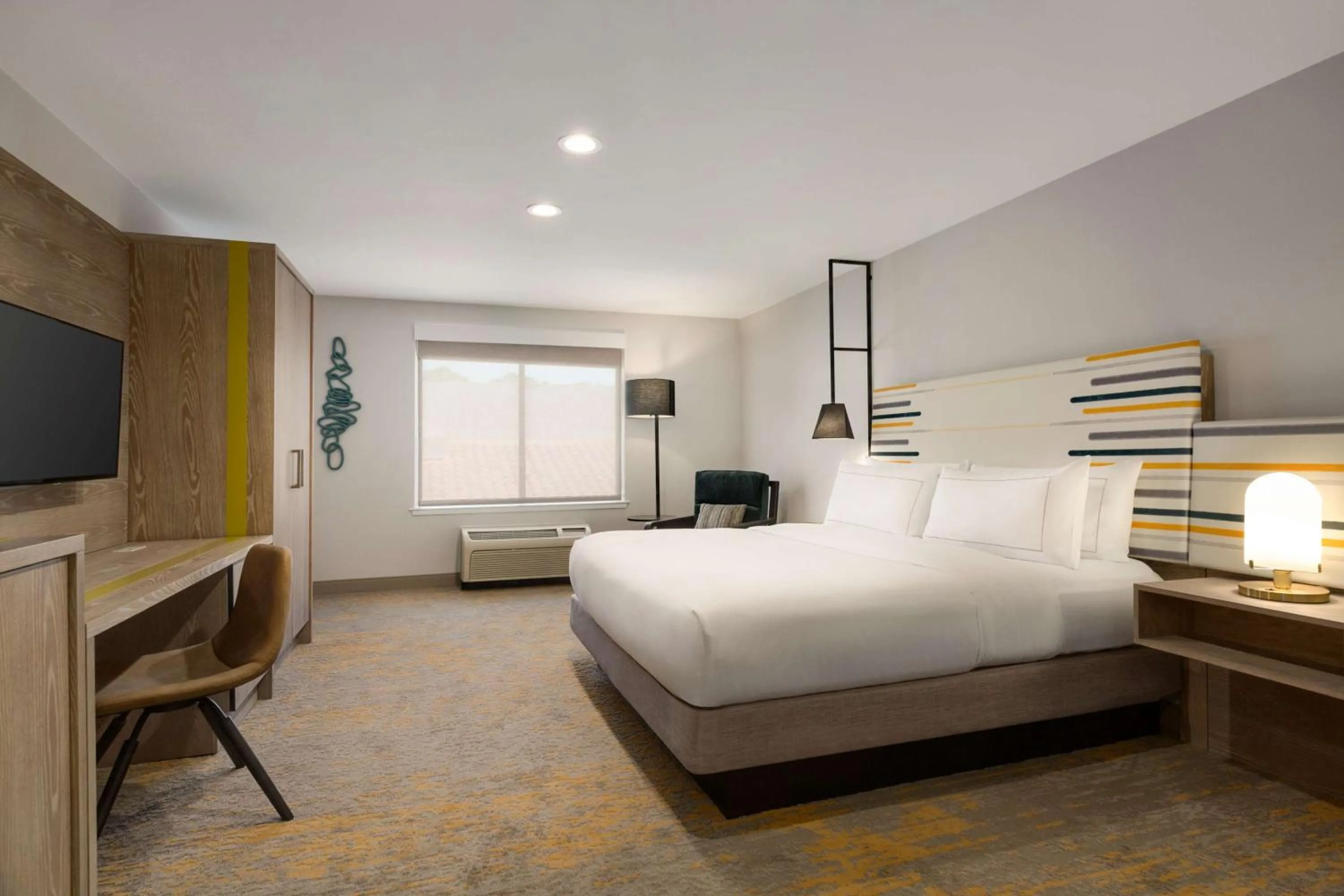 Bedroom, Bed in DoubleTree by Hilton Campbell - Pruneyard Plaza