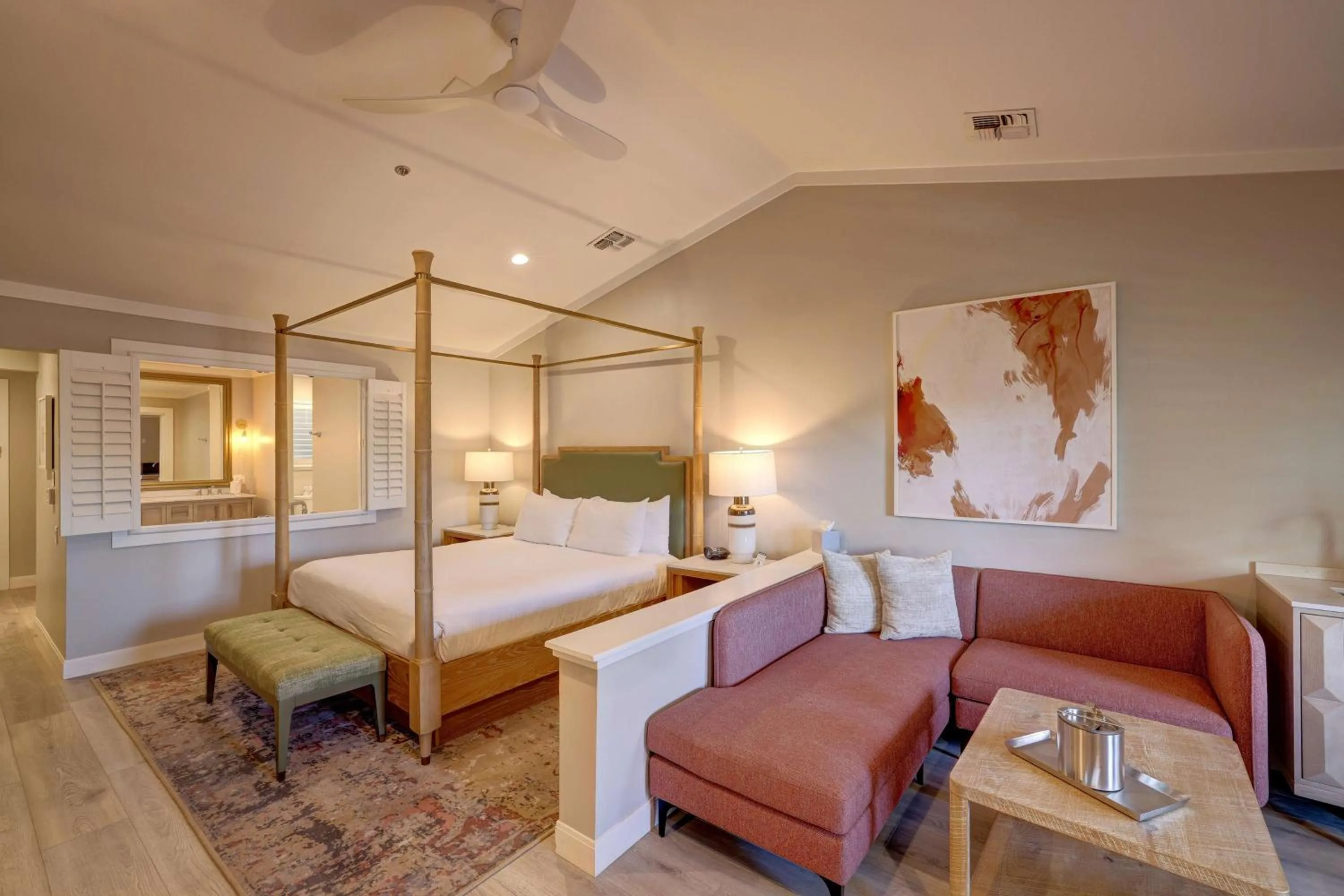 Living room, Bed in Sonoma Valley Inn, Tapestry Collection by Hilton