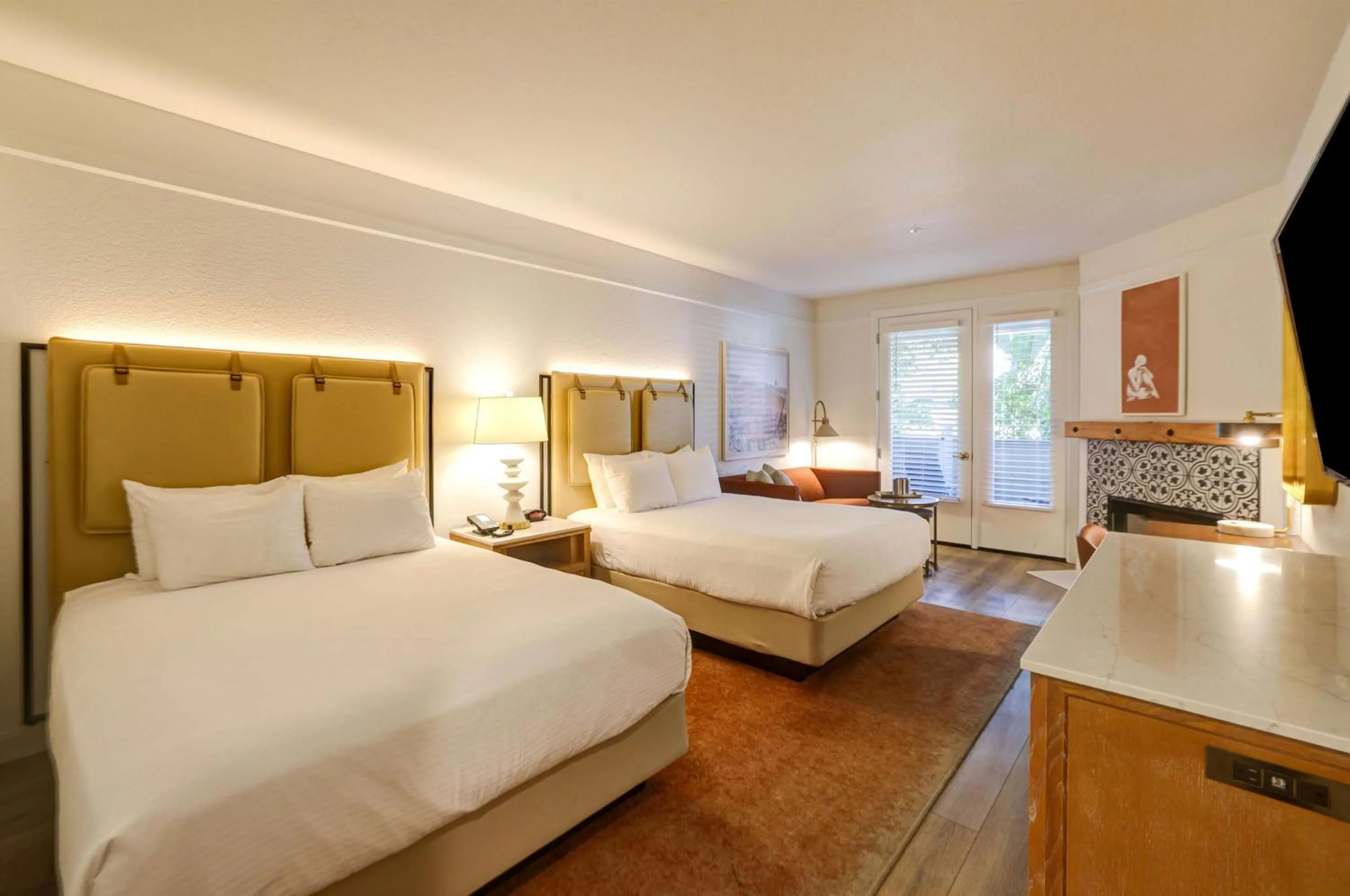 Bed in Best Western Sonoma Valley Inn & Krug Event Center