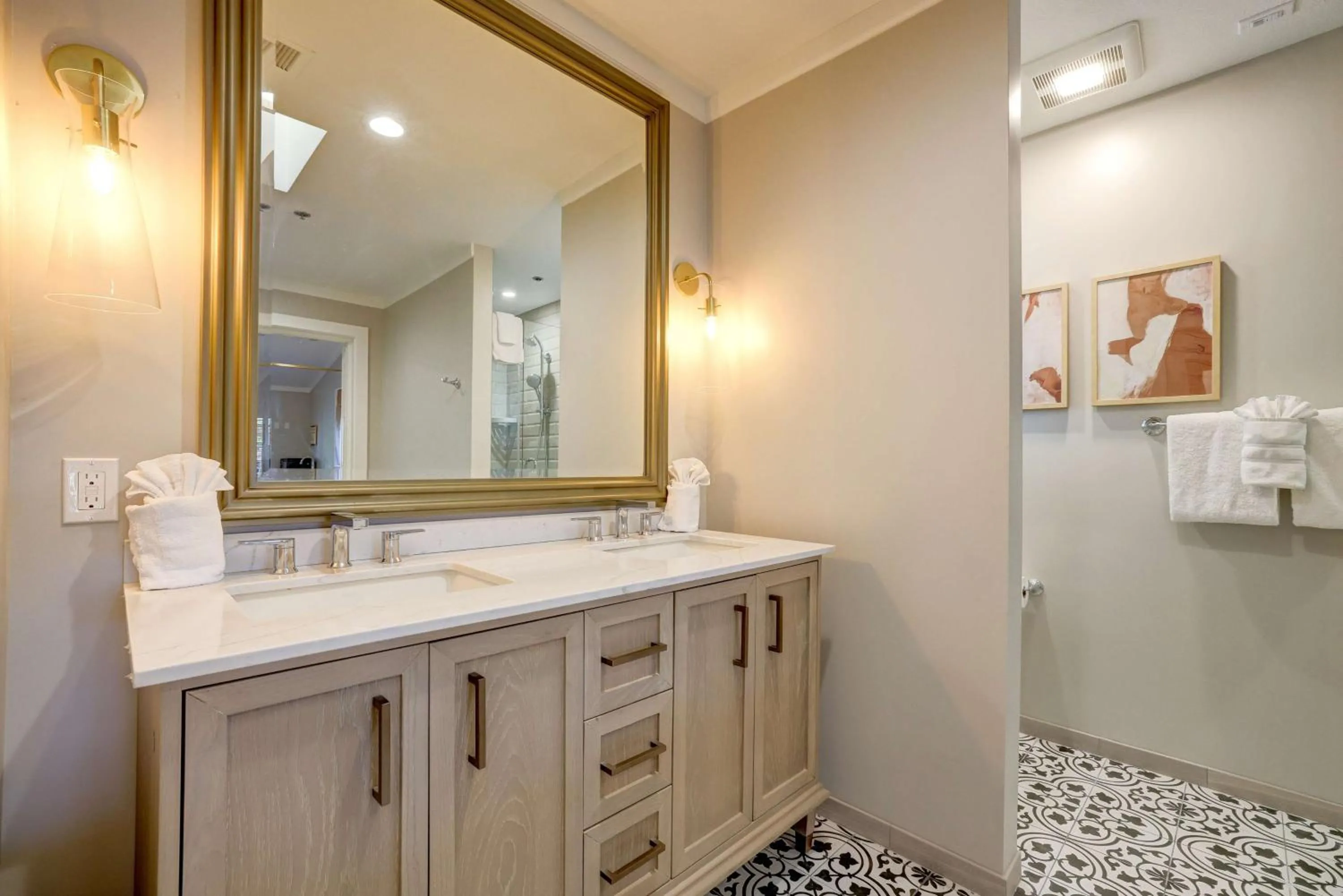 Bathroom in Sonoma Valley Inn, Tapestry Collection by Hilton