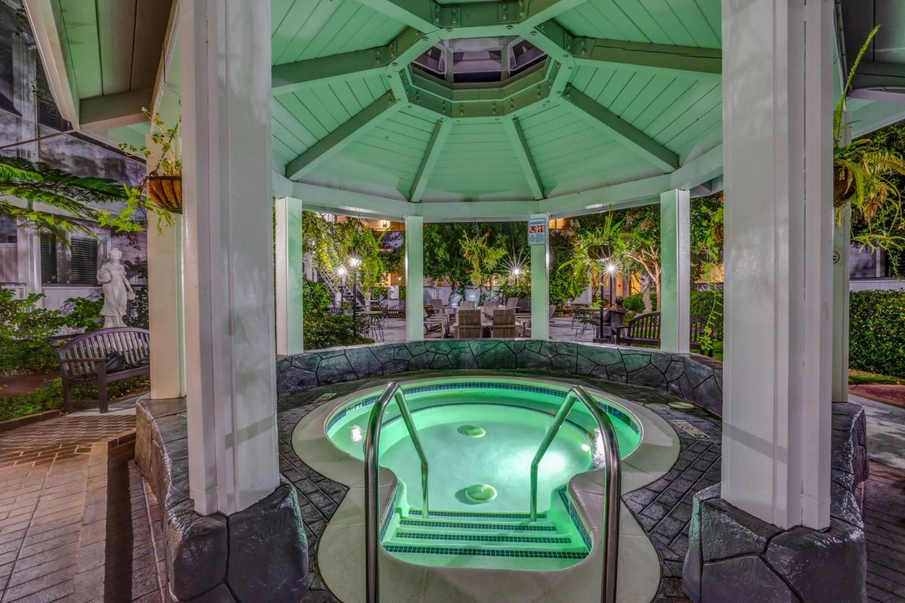 Hot Tub in Best Western Sonoma Valley Inn & Krug Event Center