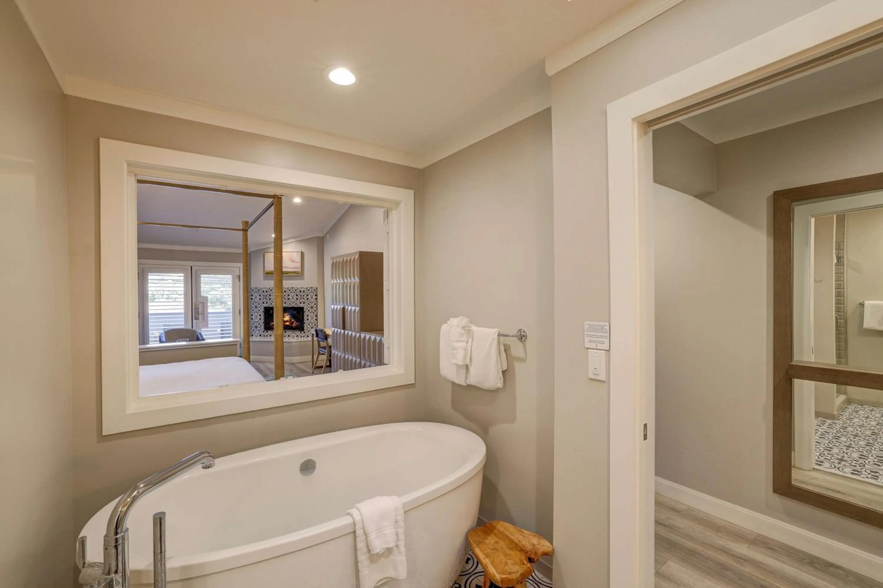 Bathroom in Sonoma Valley Inn, Tapestry Collection by Hilton