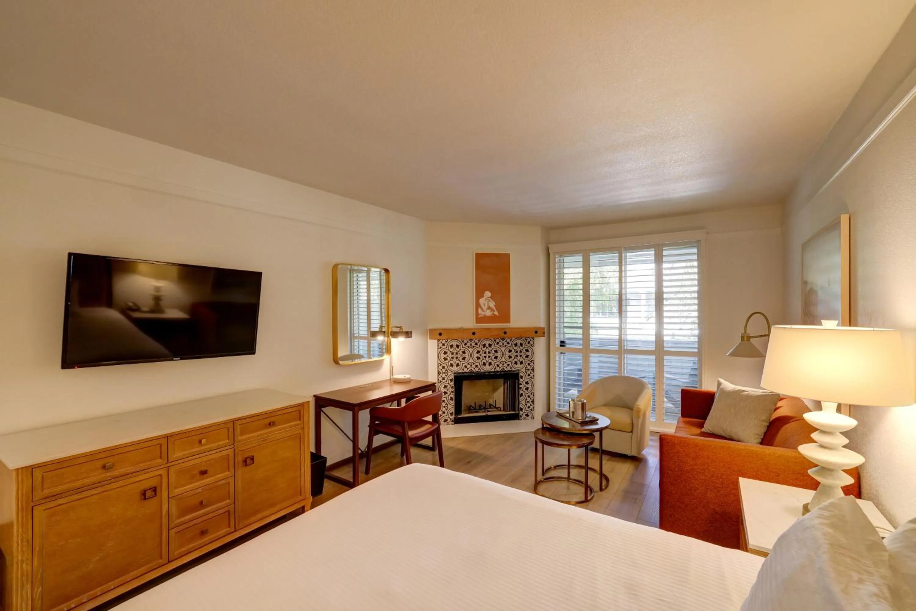 TV and multimedia in Best Western Sonoma Valley Inn & Krug Event Center