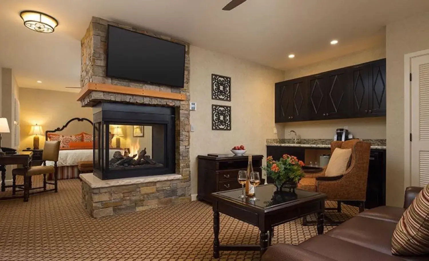 Junior Suite in Casa Munras Garden Hotel & Spa Junior Suite in Casa Munras Garden Hotel & Spa