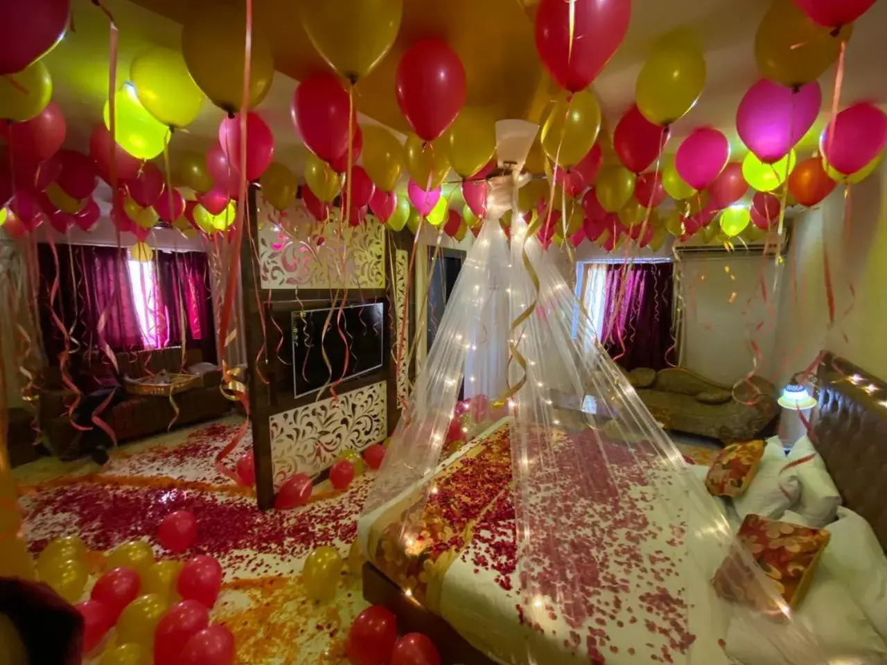 Bedroom, Bed in Hotel New Majestic Bedroom, Bed in Hotel New Majestic