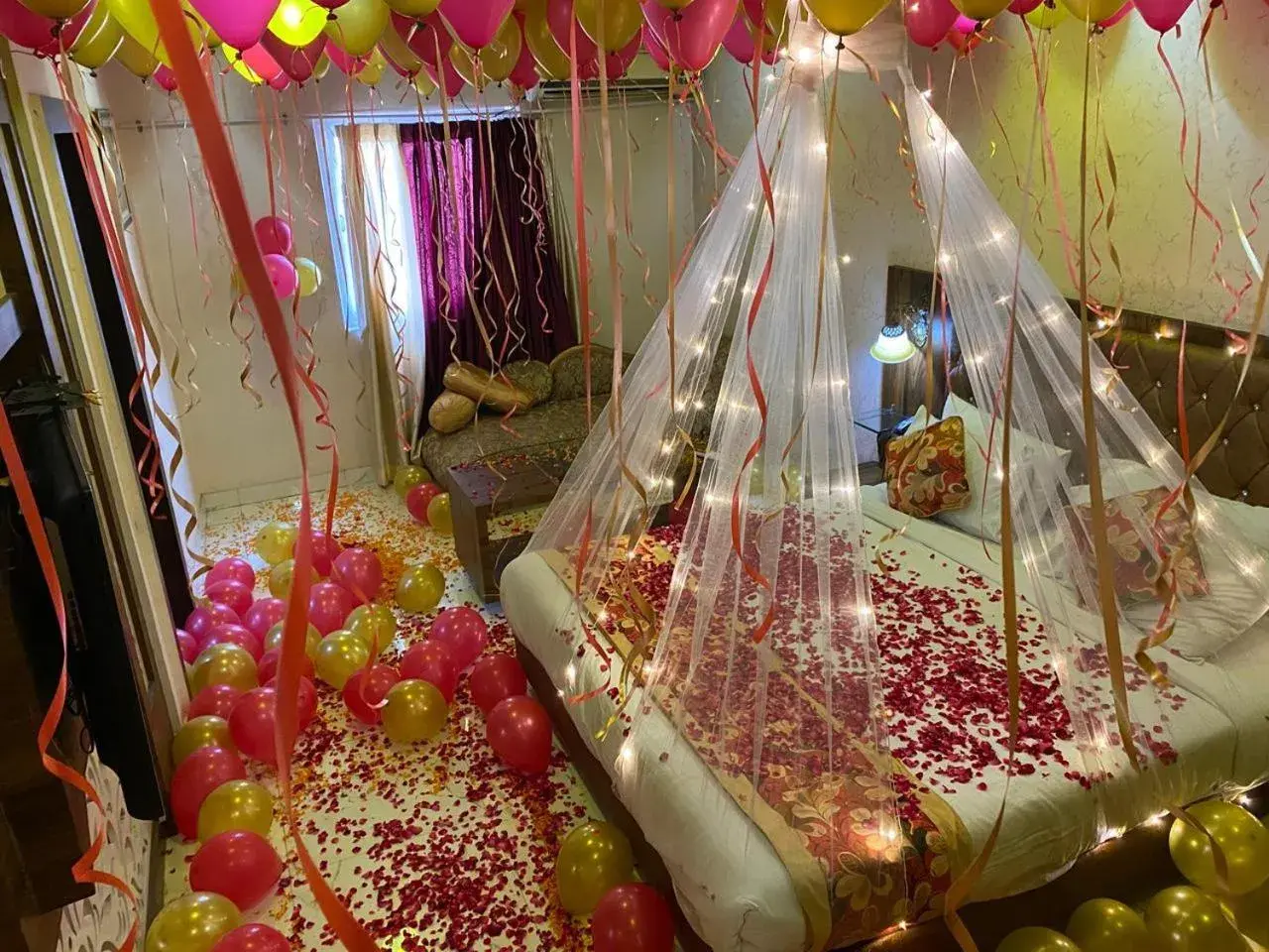 Bedroom, Bed in Hotel New Majestic Bedroom, Bed in Hotel New Majestic