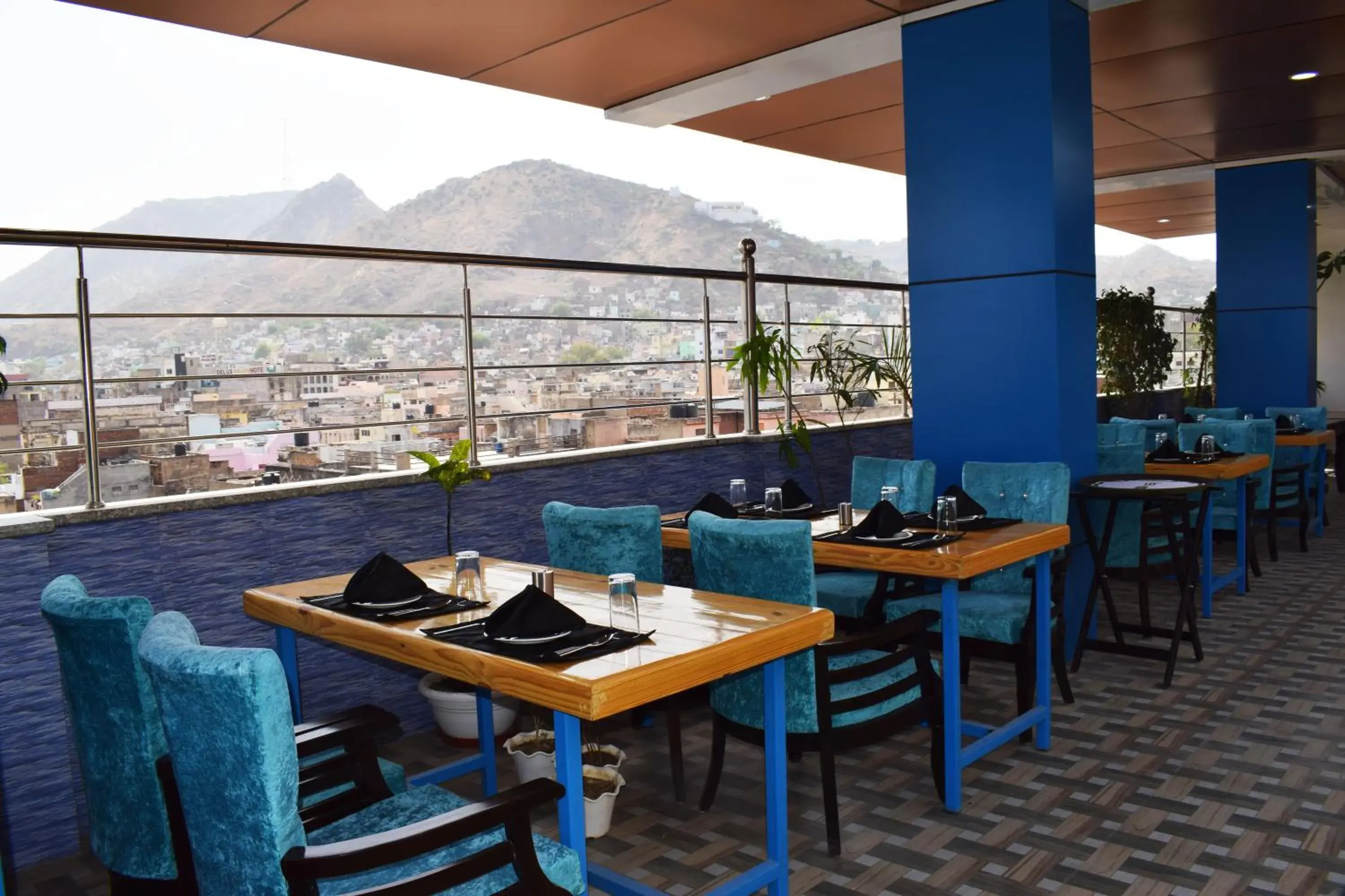 Restaurant/places to eat in Hotel New Majestic Restaurant/places to eat in Hotel New Majestic