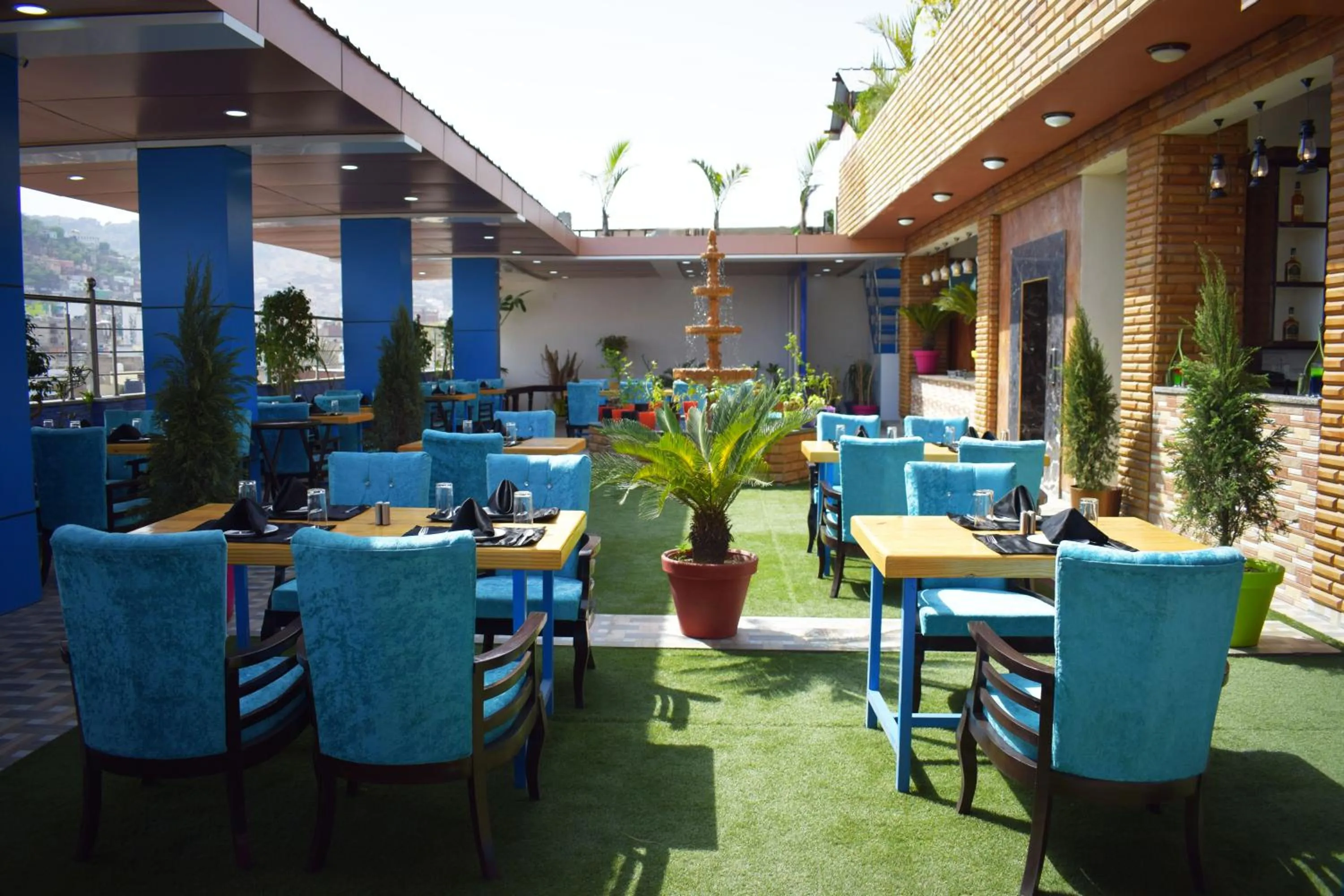 Restaurant/places to eat in Hotel New Majestic