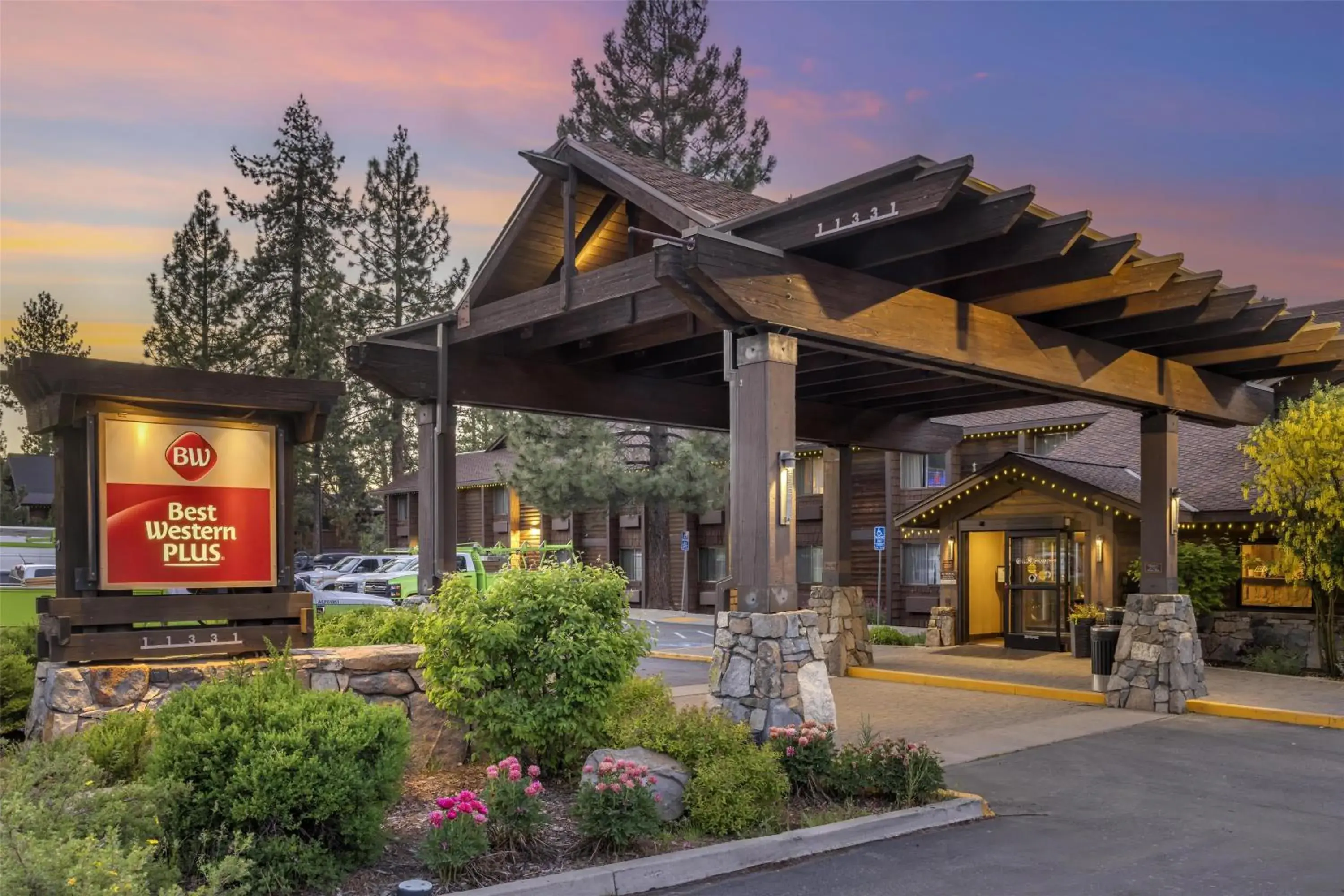 Property building in Best Western Plus Truckee-Tahoe Hotel Property building in Best Western Plus Truckee-Tahoe Hotel