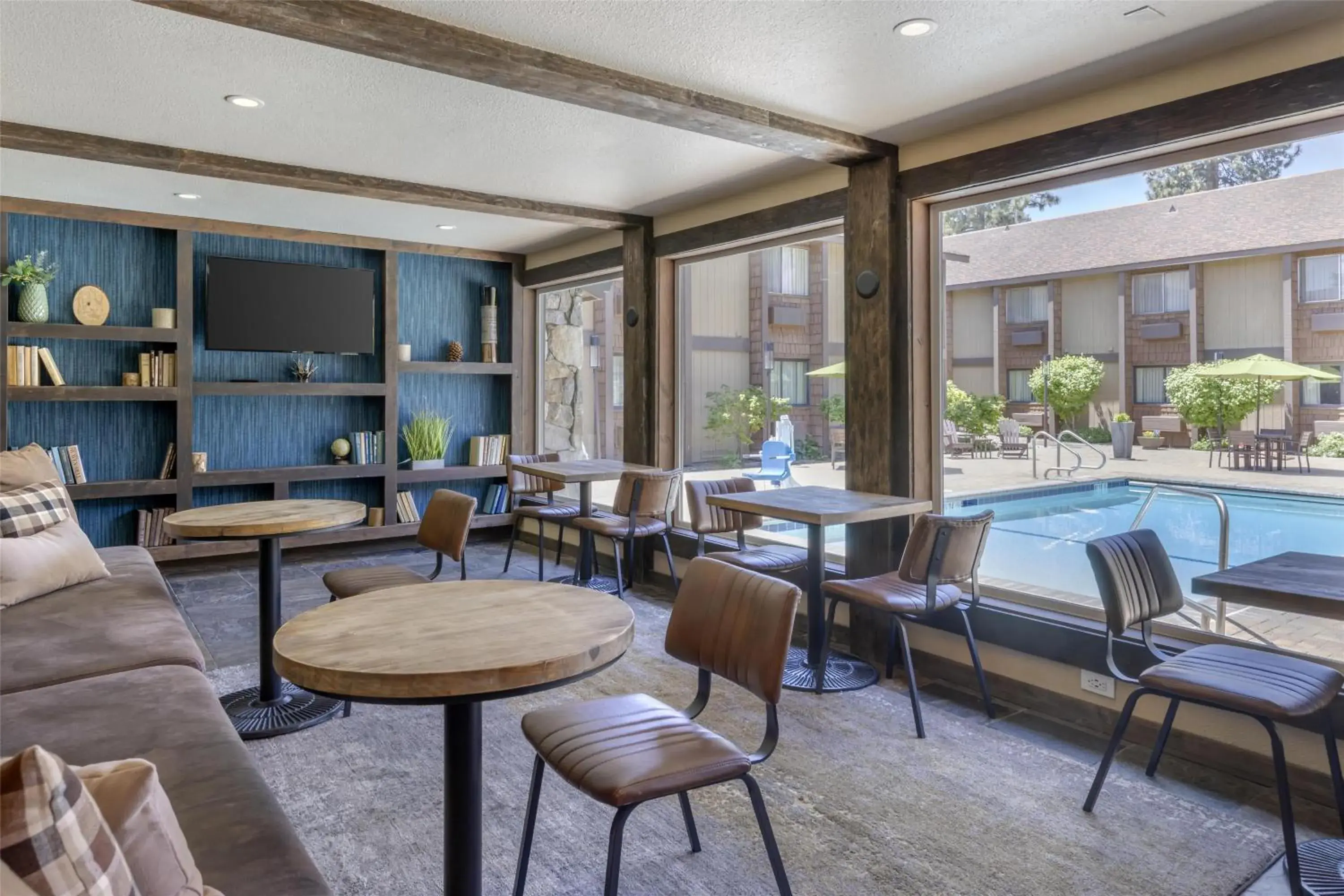 Property building in Best Western Plus Truckee-Tahoe Hotel Property building in Best Western Plus Truckee-Tahoe Hotel