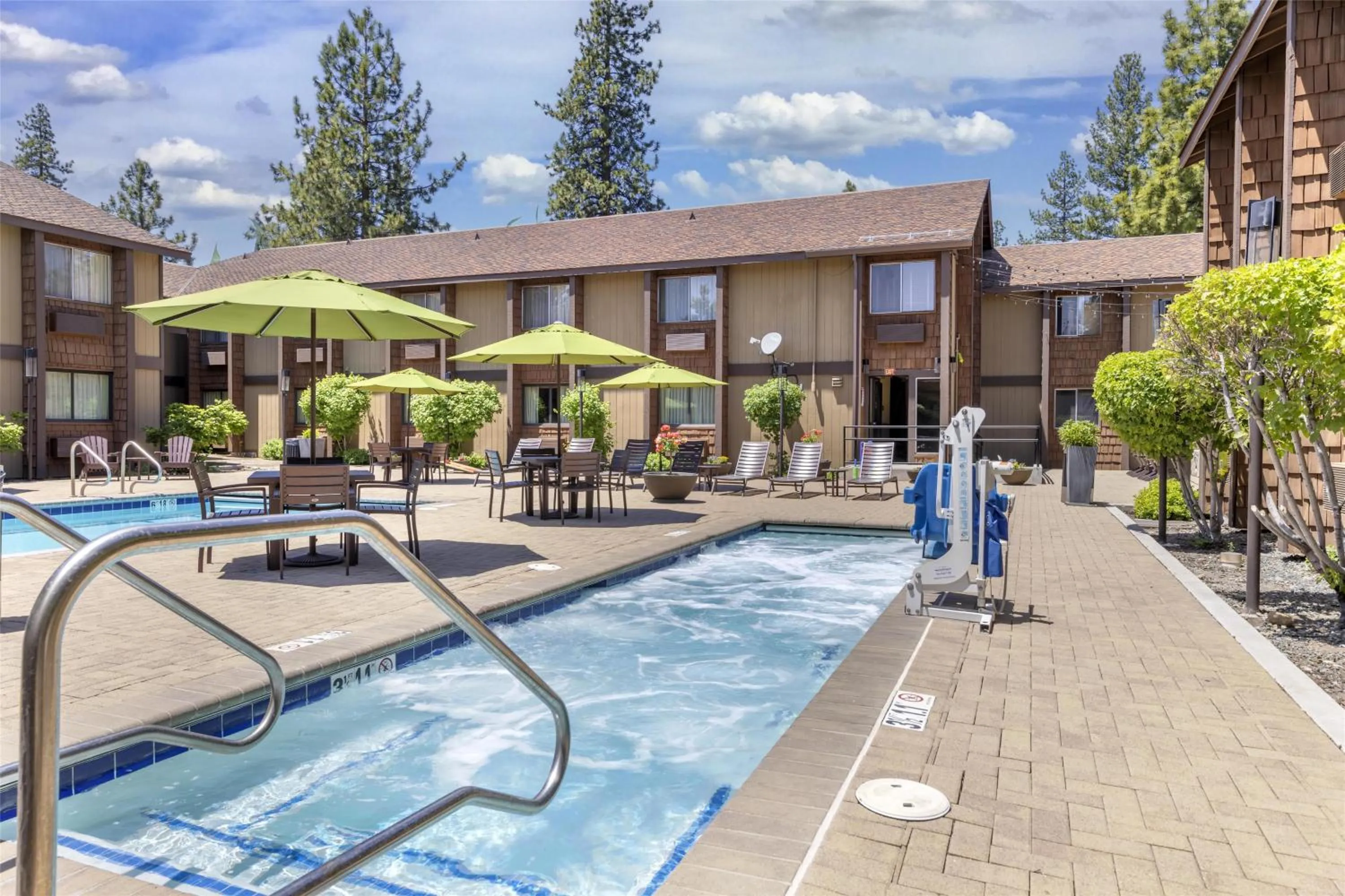 Pool view in Best Western Plus Truckee-Tahoe Hotel