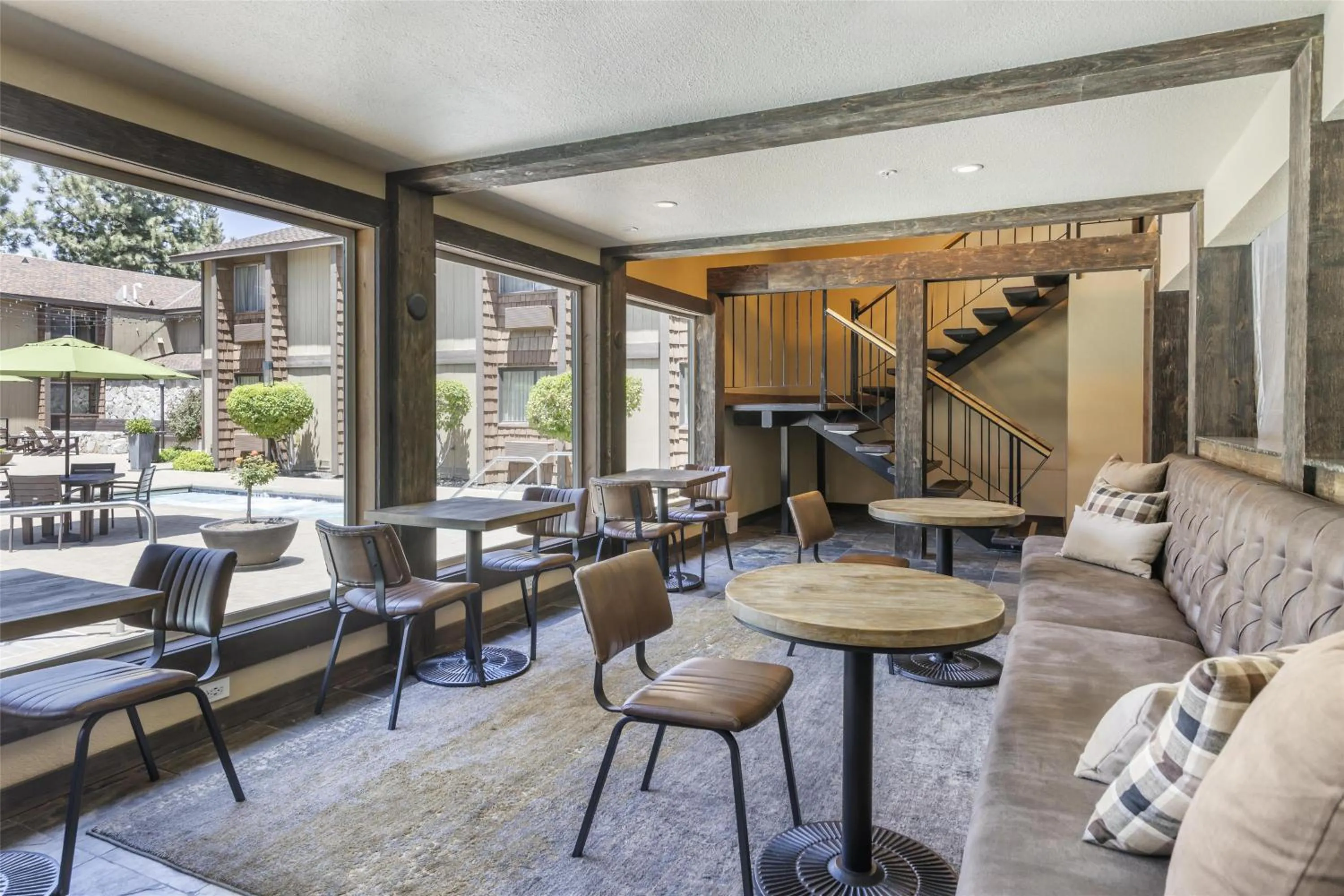 Property building in Best Western Plus Truckee-Tahoe Hotel