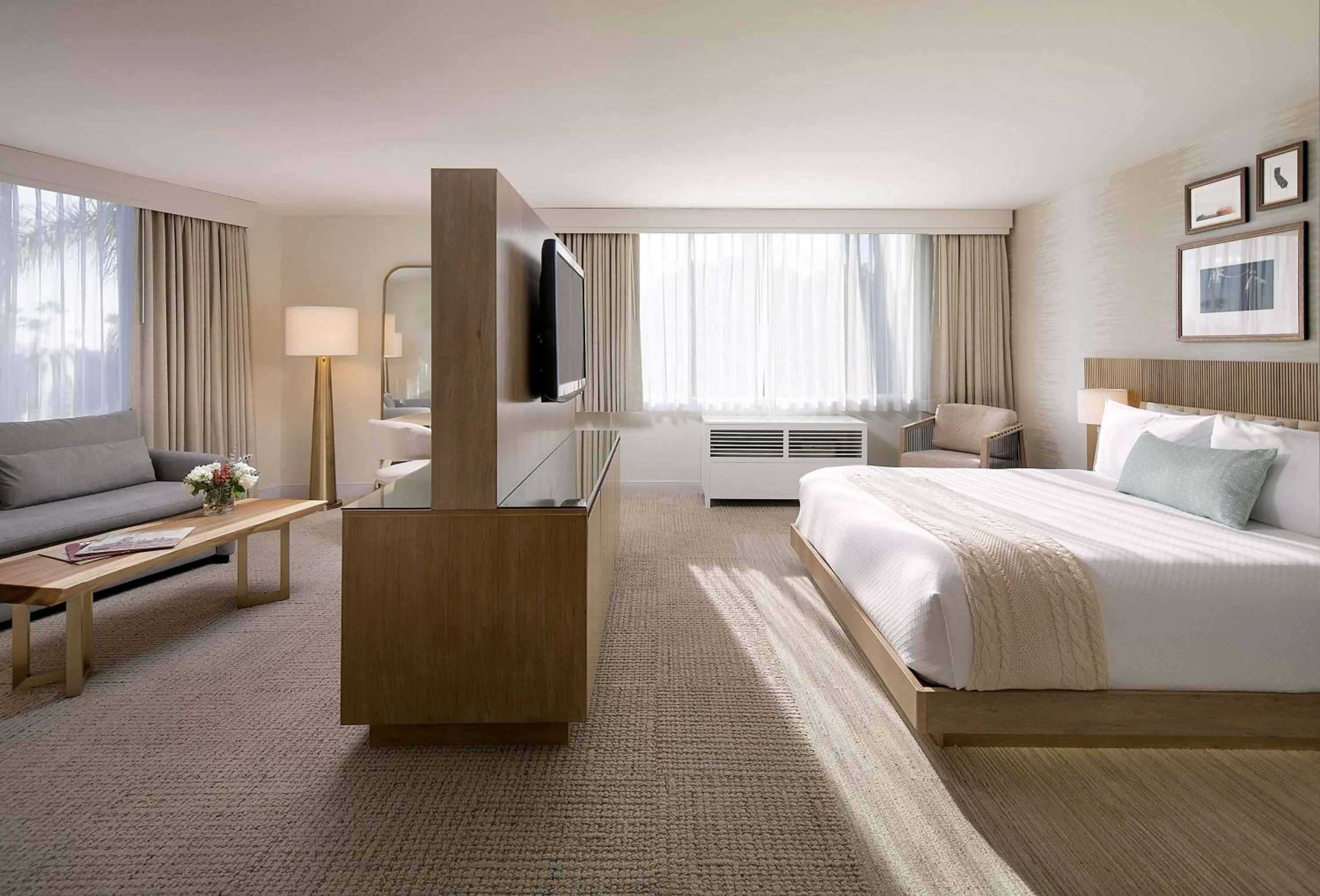 Bedroom, Bed in The Belamar Hotel Manhattan Beach, Tapestry by Hilton