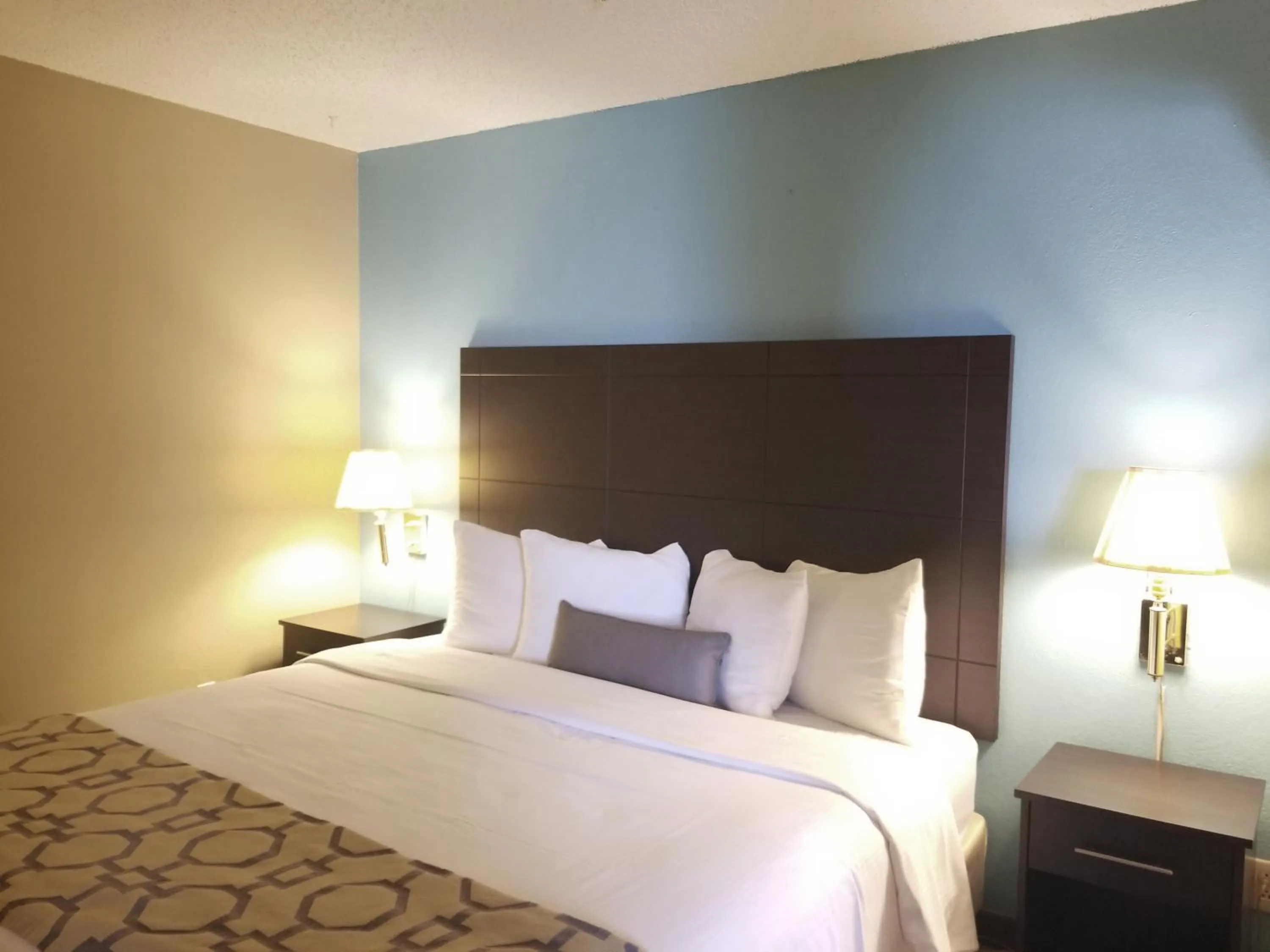 Bed in Baymont Inn & Suites by Wyndham Huber Heights Dayton Northeast