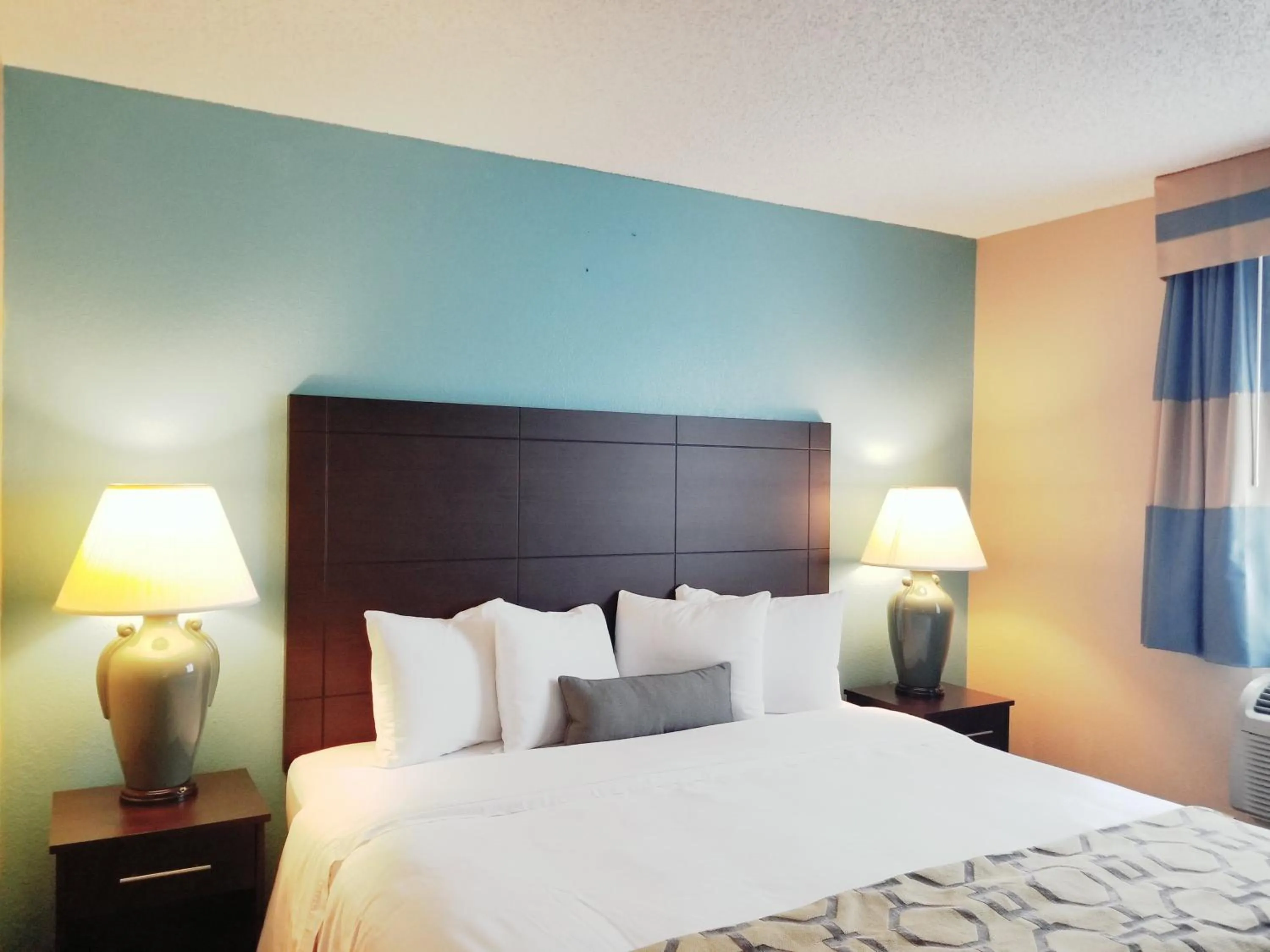 Bed in Baymont Inn & Suites by Wyndham Huber Heights Dayton Northeast