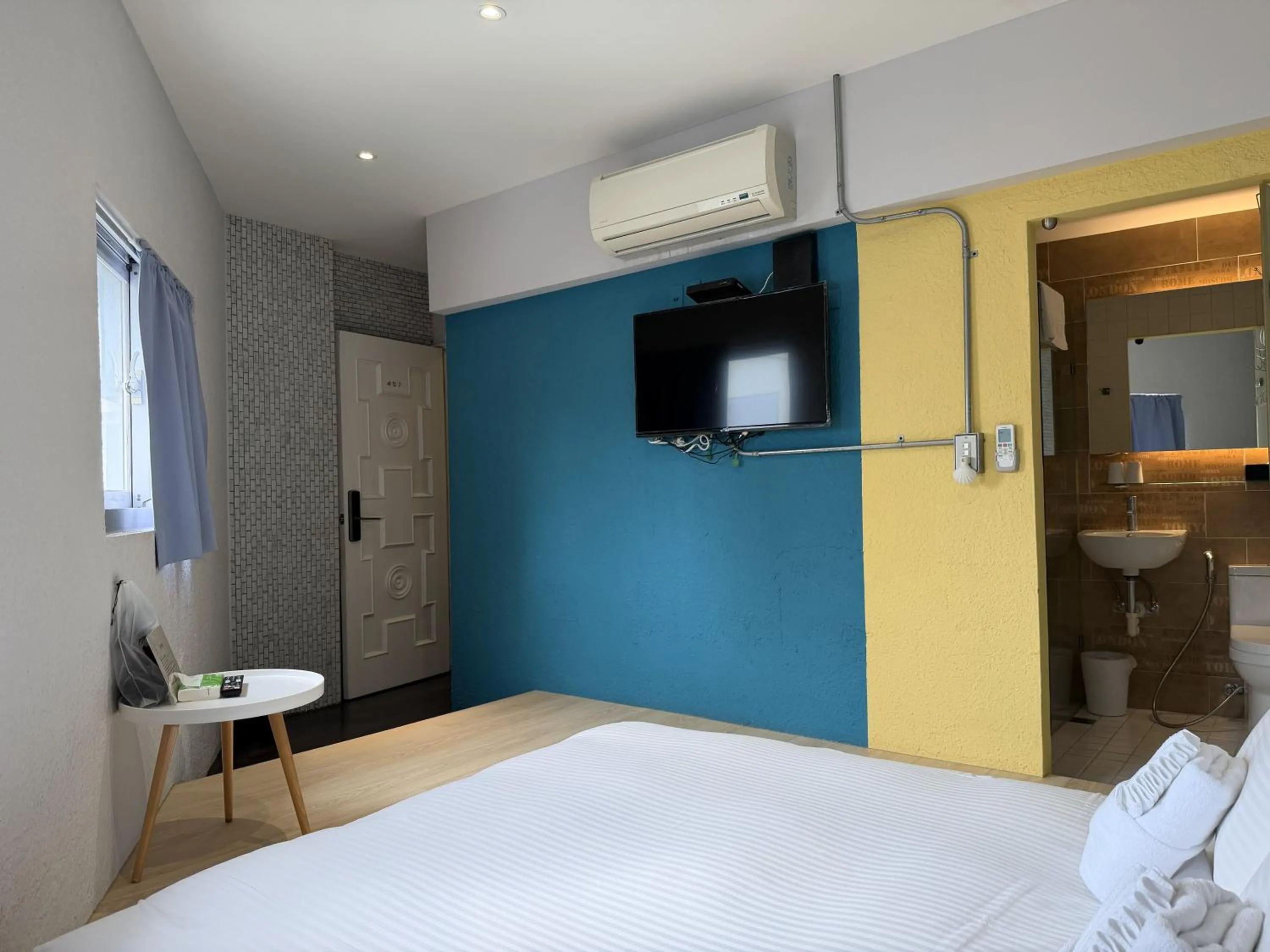 Other, Bed in King Wow Inn