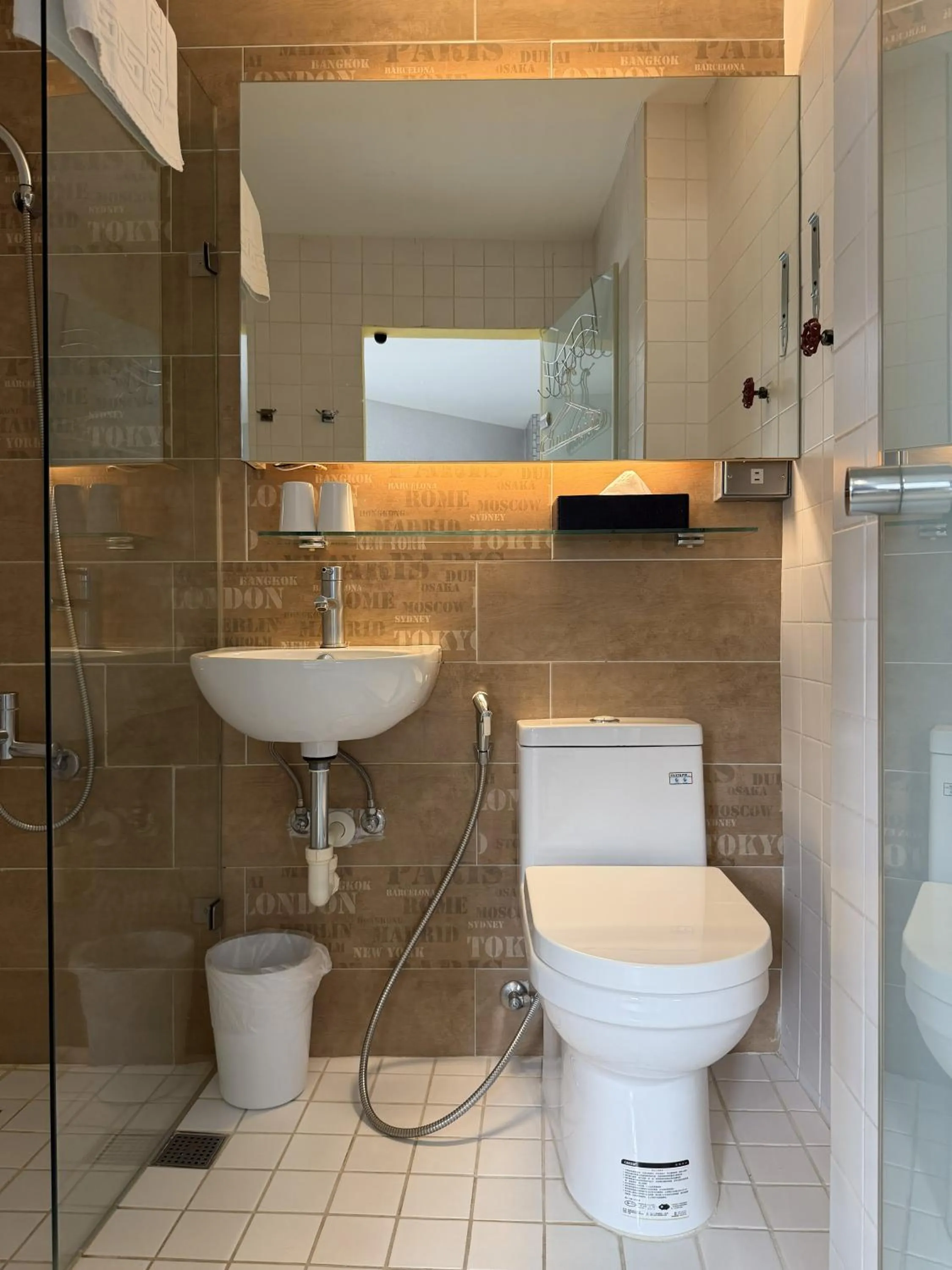 Shower in King Wow Inn