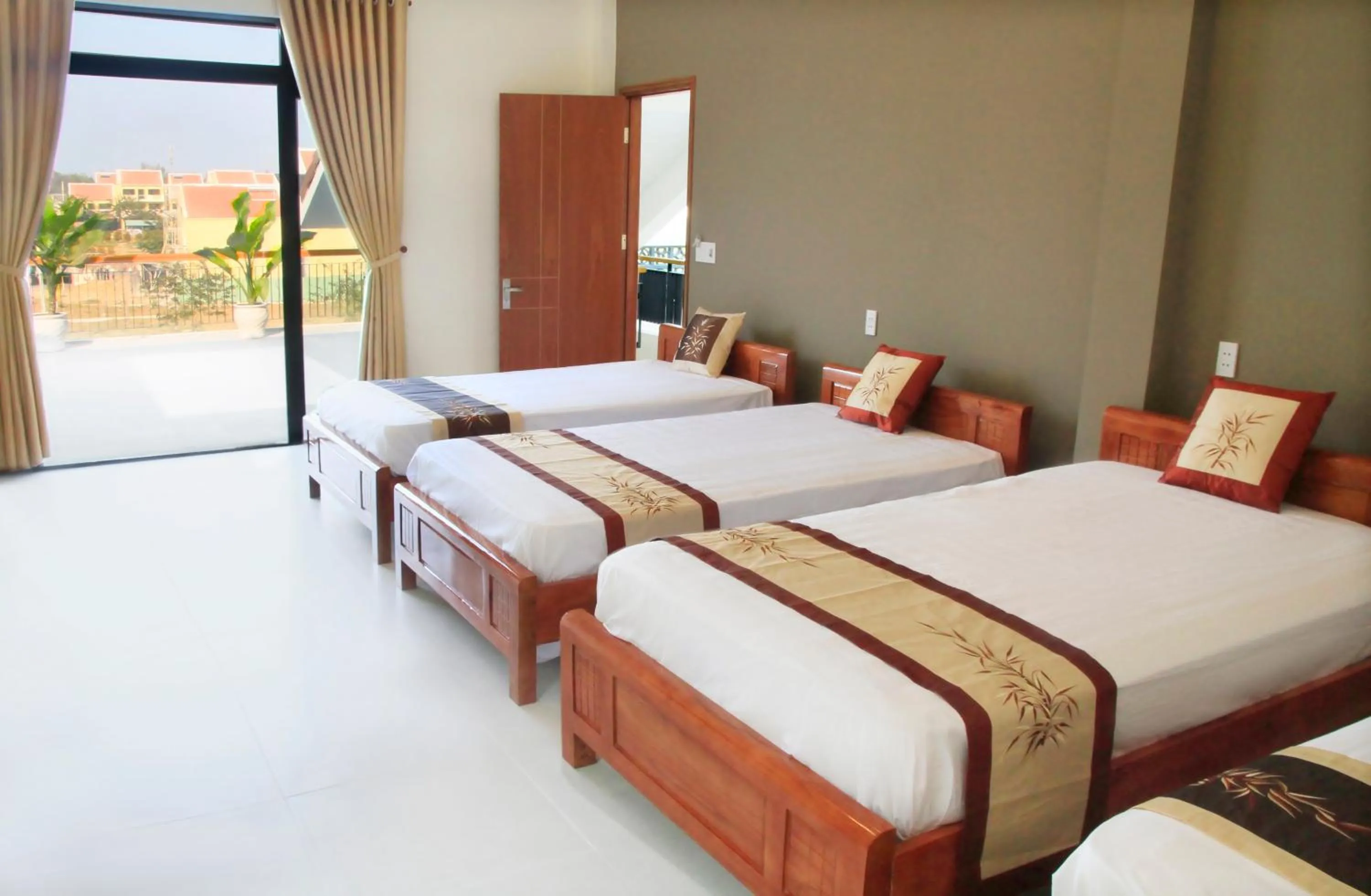 Lake view, Bed in Melody Boutique Villa Hoi An