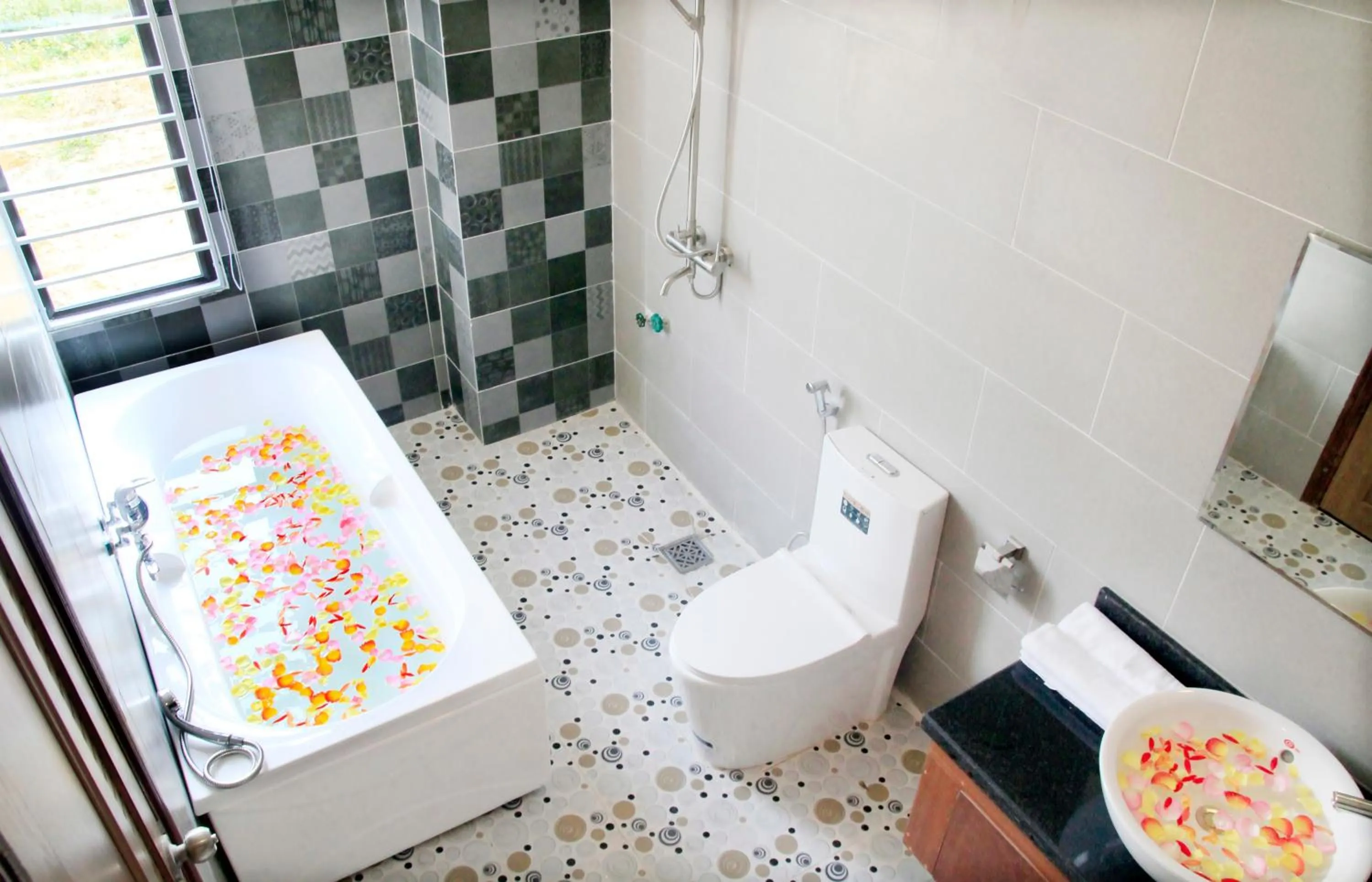 Bathroom in Melody Boutique Villa Hoi An