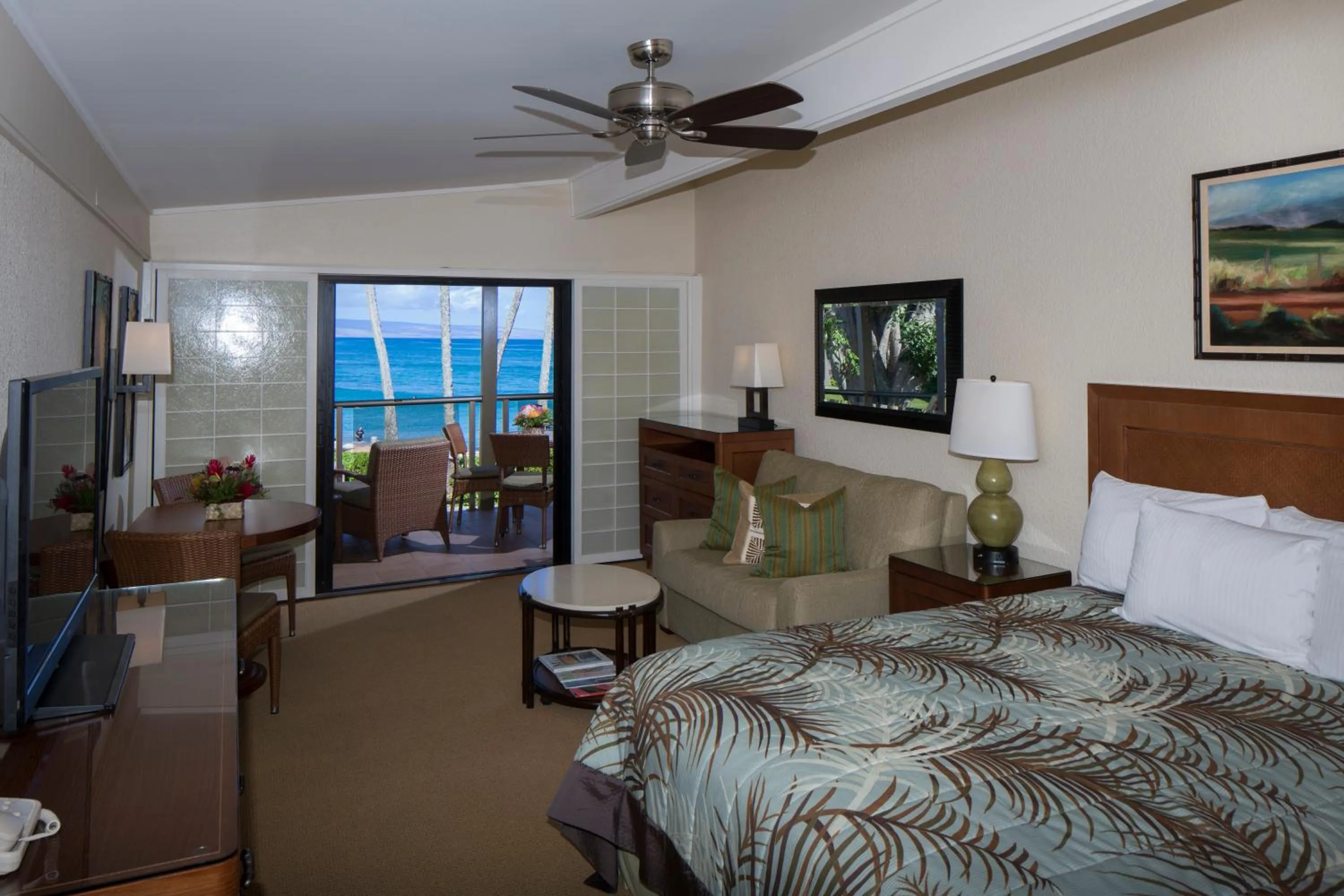Photo of the whole room in Napili Kai Beach Resort