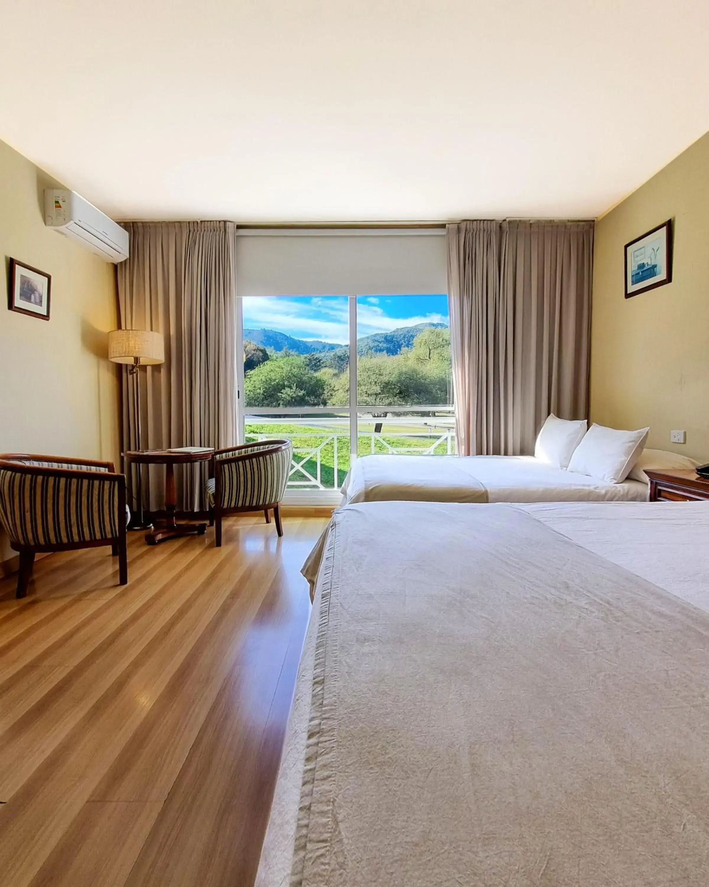 Bed in Howard Johnson Hotel & Spa Villa General Belgrano Bed in Howard Johnson Hotel & Spa Villa General Belgrano